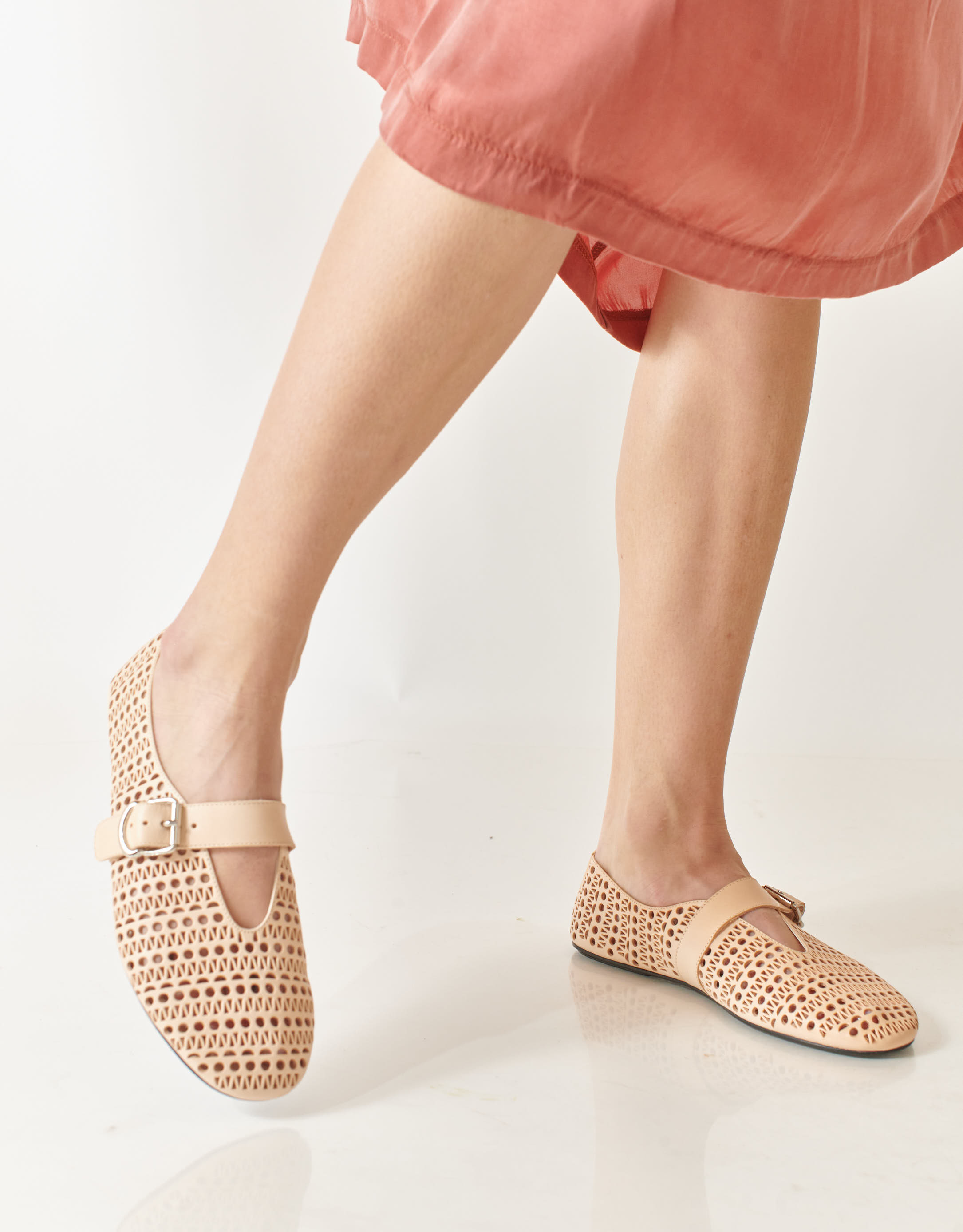 נעלי נשים - Jeffrey Campbell - נעלי בובה SHELLY - ניוד4