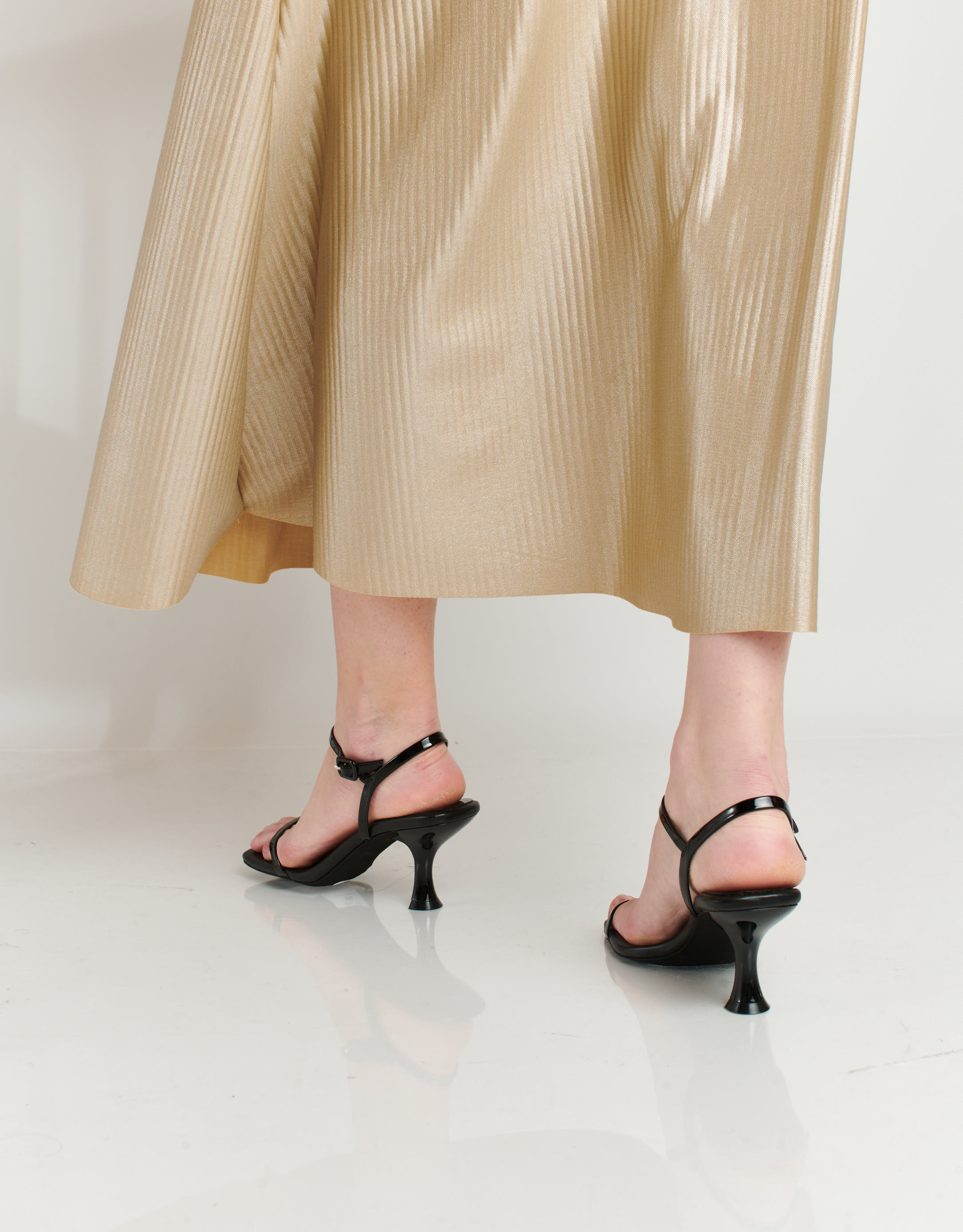 נעלי נשים - Jeffrey Campbell - סנדלי עקב לק JERROD - שחור4