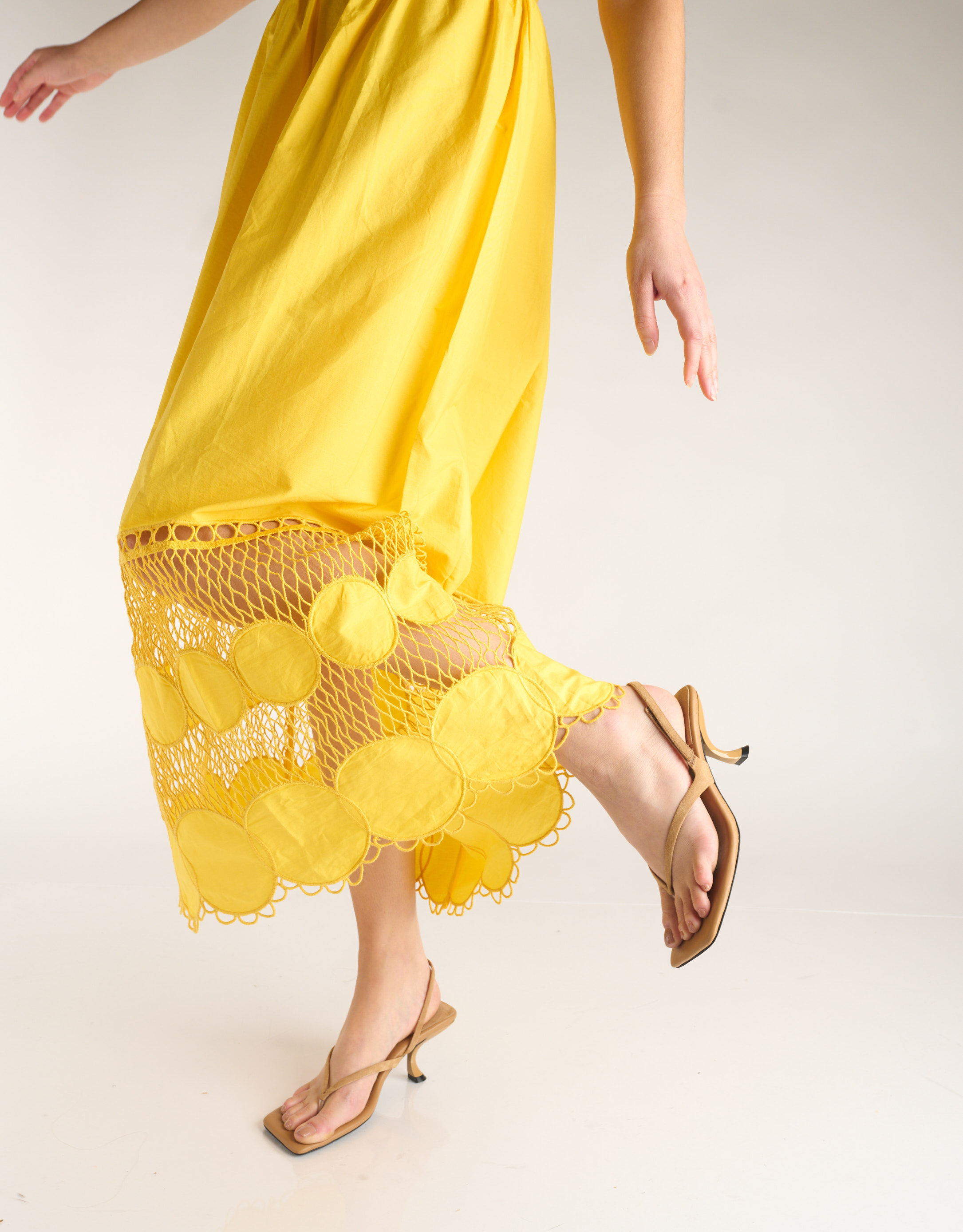 נעלי נשים - Jeffrey Campbell - סנדלי אצבע עם עקב FUSED - בז'3