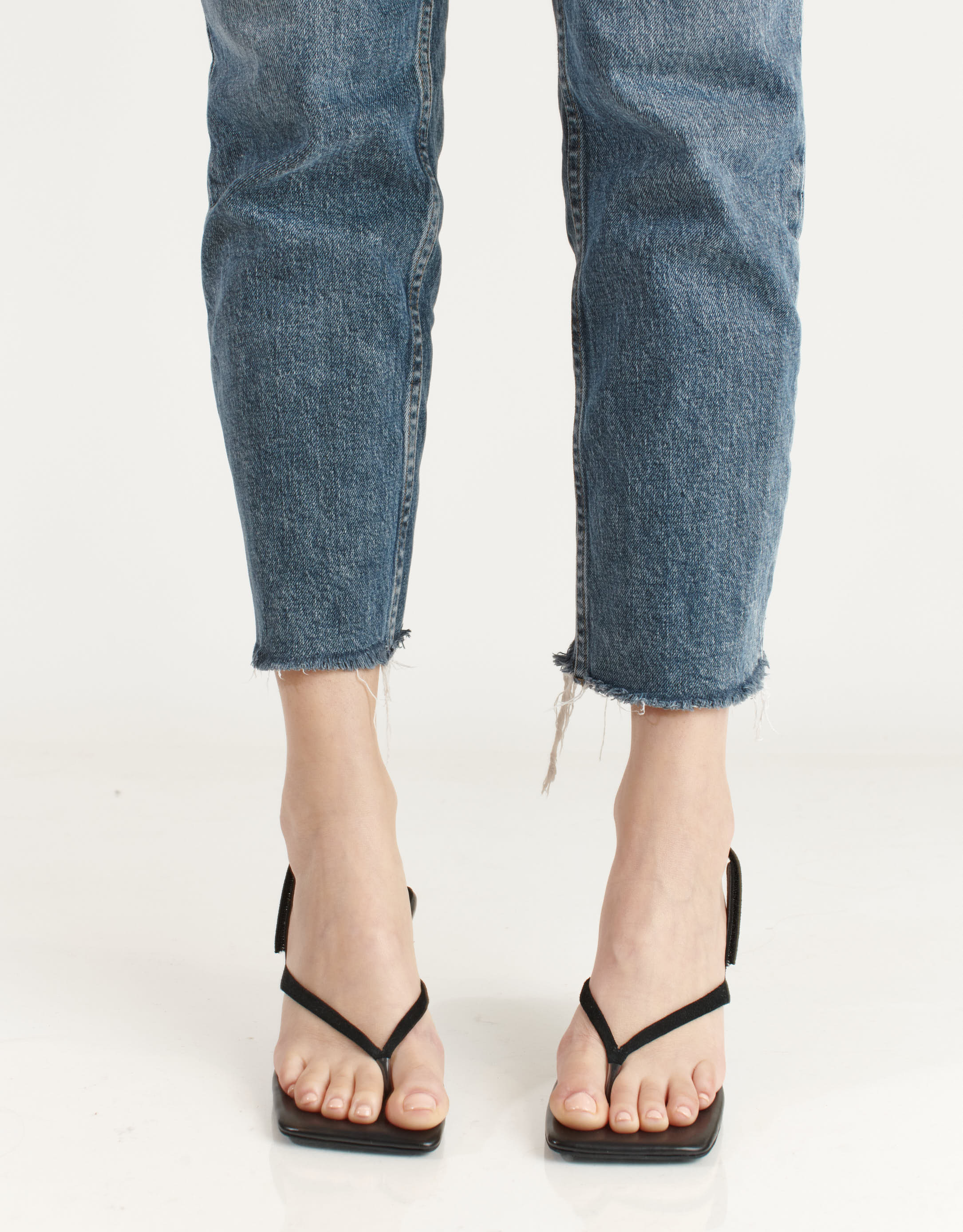 נעלי נשים - Jeffrey Campbell - סנדלי אצבע עם עקב FUSED - שחור3