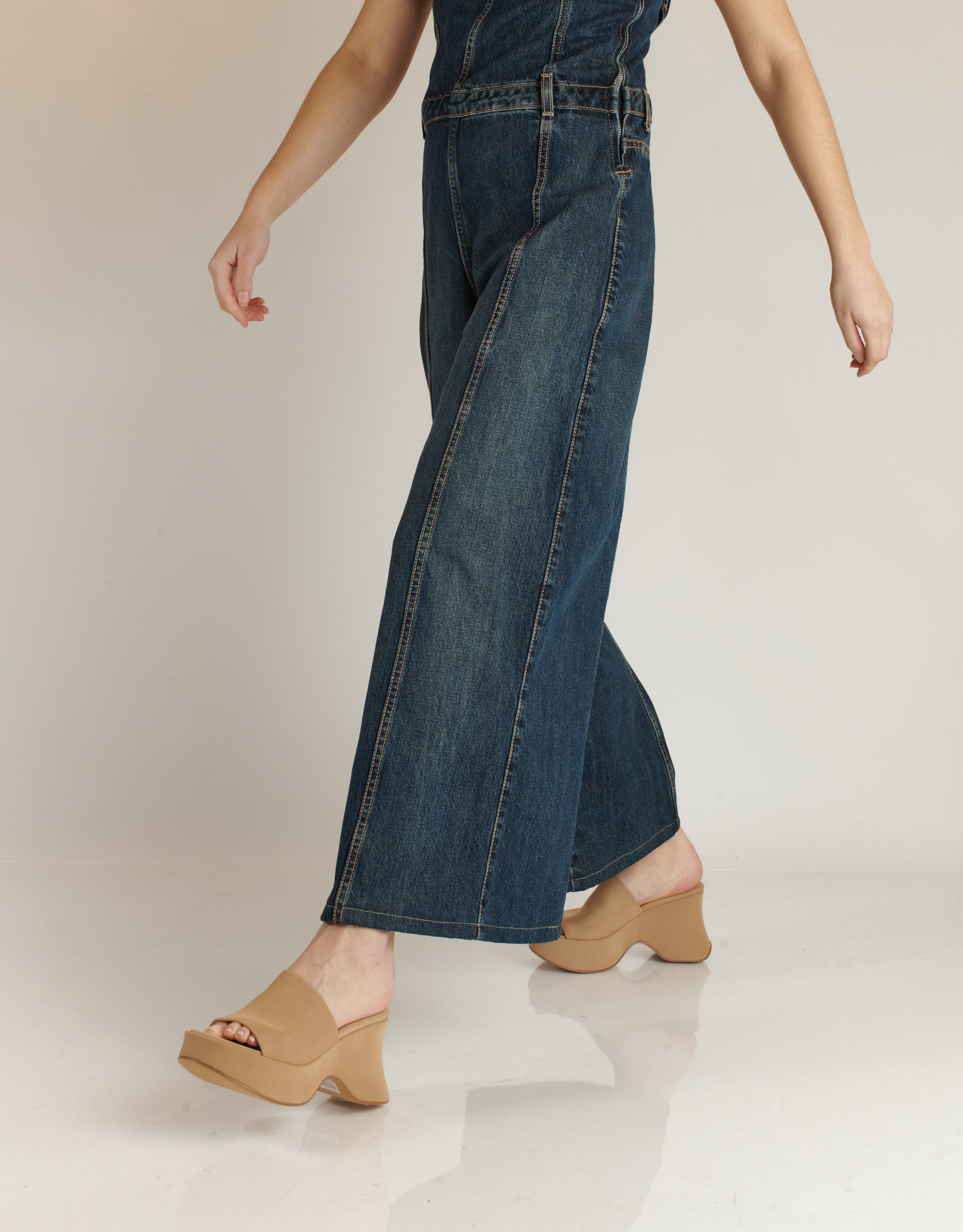 נעלי נשים - Jeffrey Campbell - כפכפי פלטפורמה מבד  6TEEN - בז'2