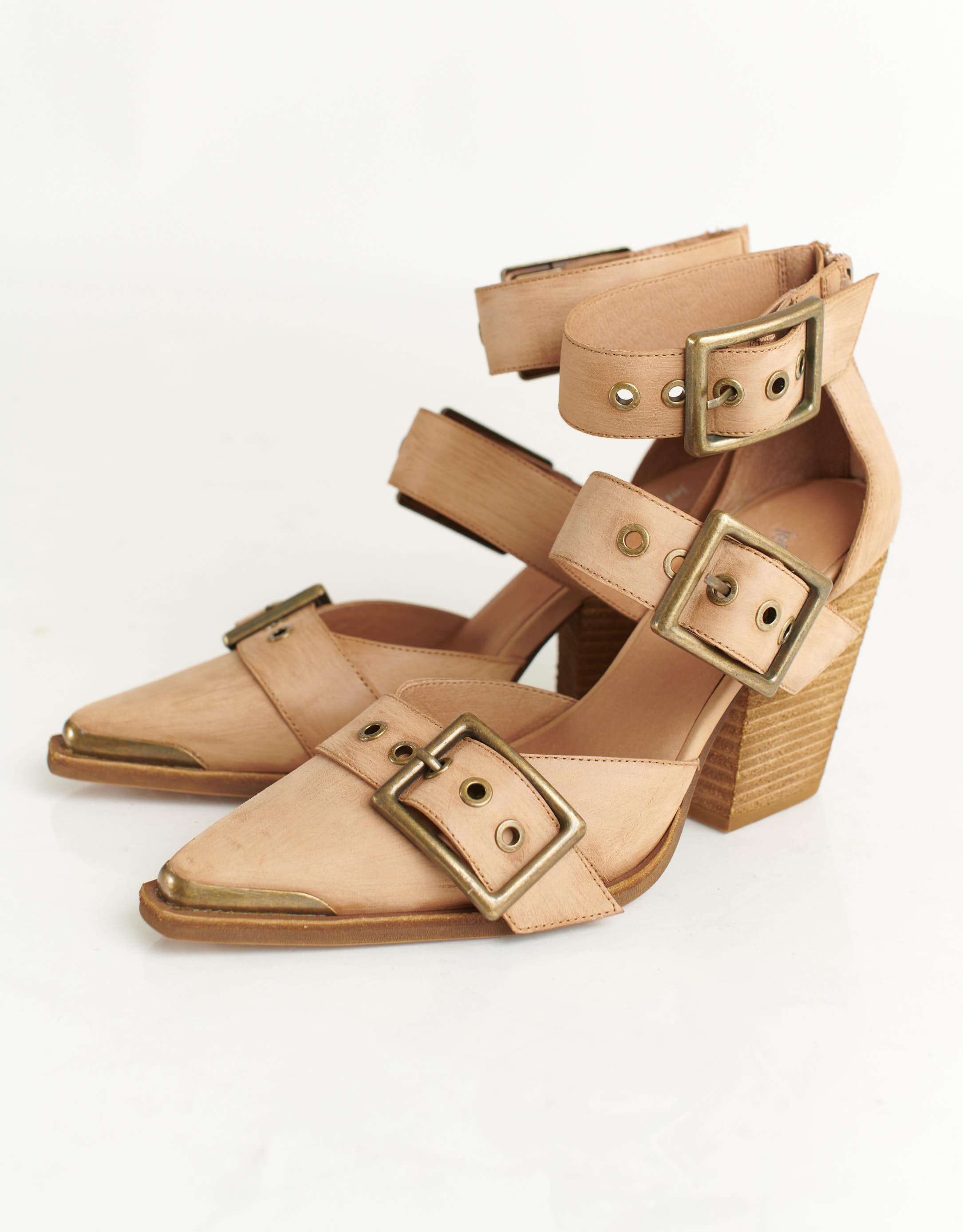 נעלי נשים - Jeffrey Campbell - נעלי אבזמים DOMINUS - בז'2