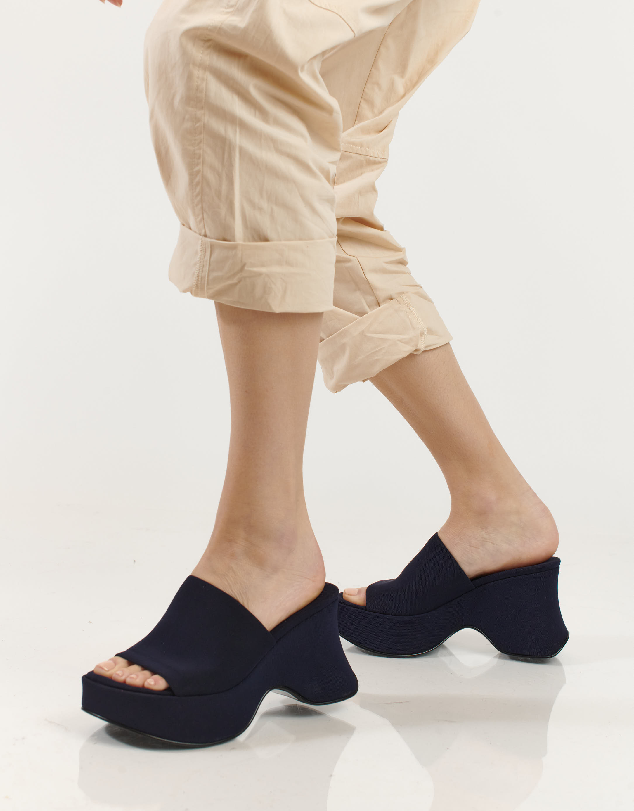 נעלי נשים - Jeffrey Campbell - כפכפי פלטפורמה מבד  6TEEN - כחול2