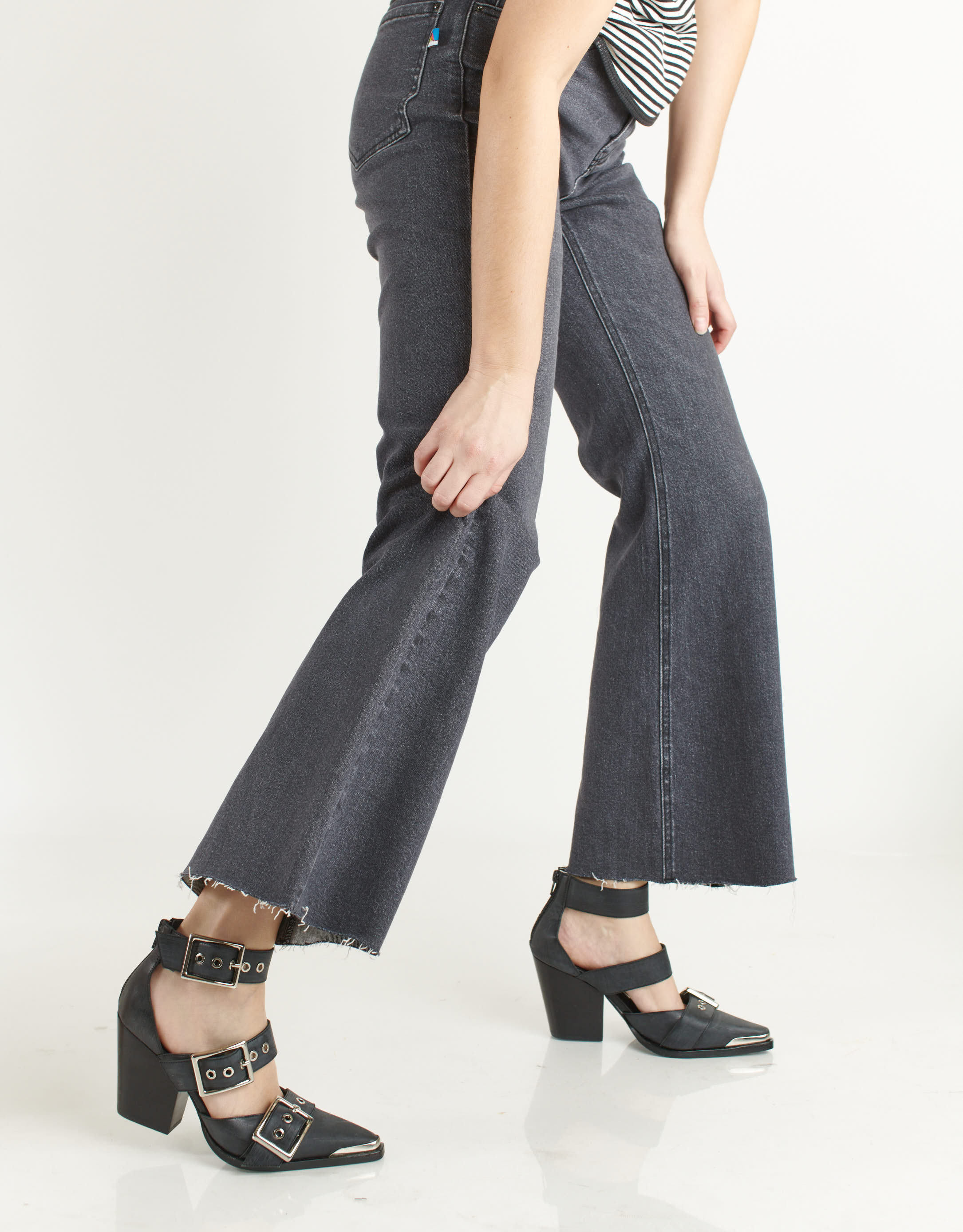 נעלי נשים - Jeffrey Campbell - נעלי אבזמים DOMINUS - שחור3