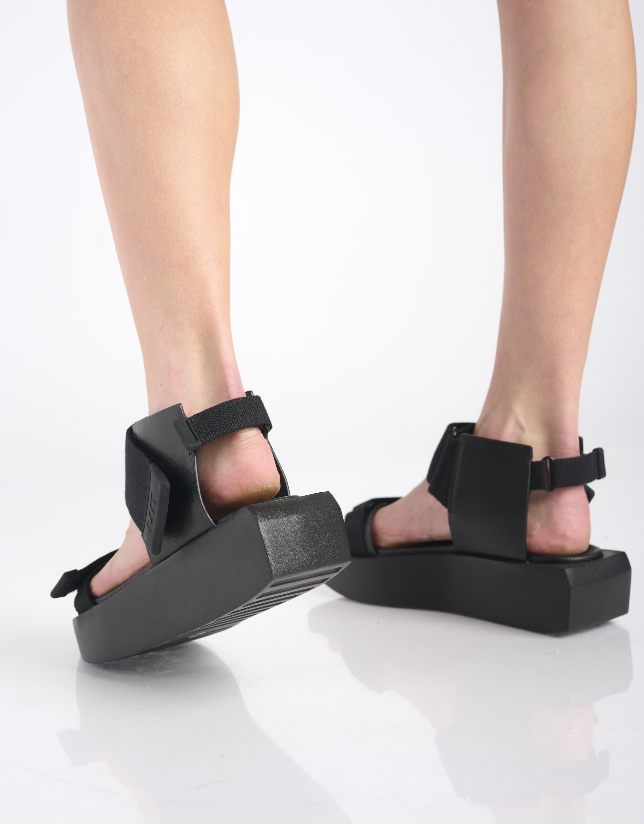 נעלי נשים - United Nude - סנדלי פלטפורמה WA LO - שחור4