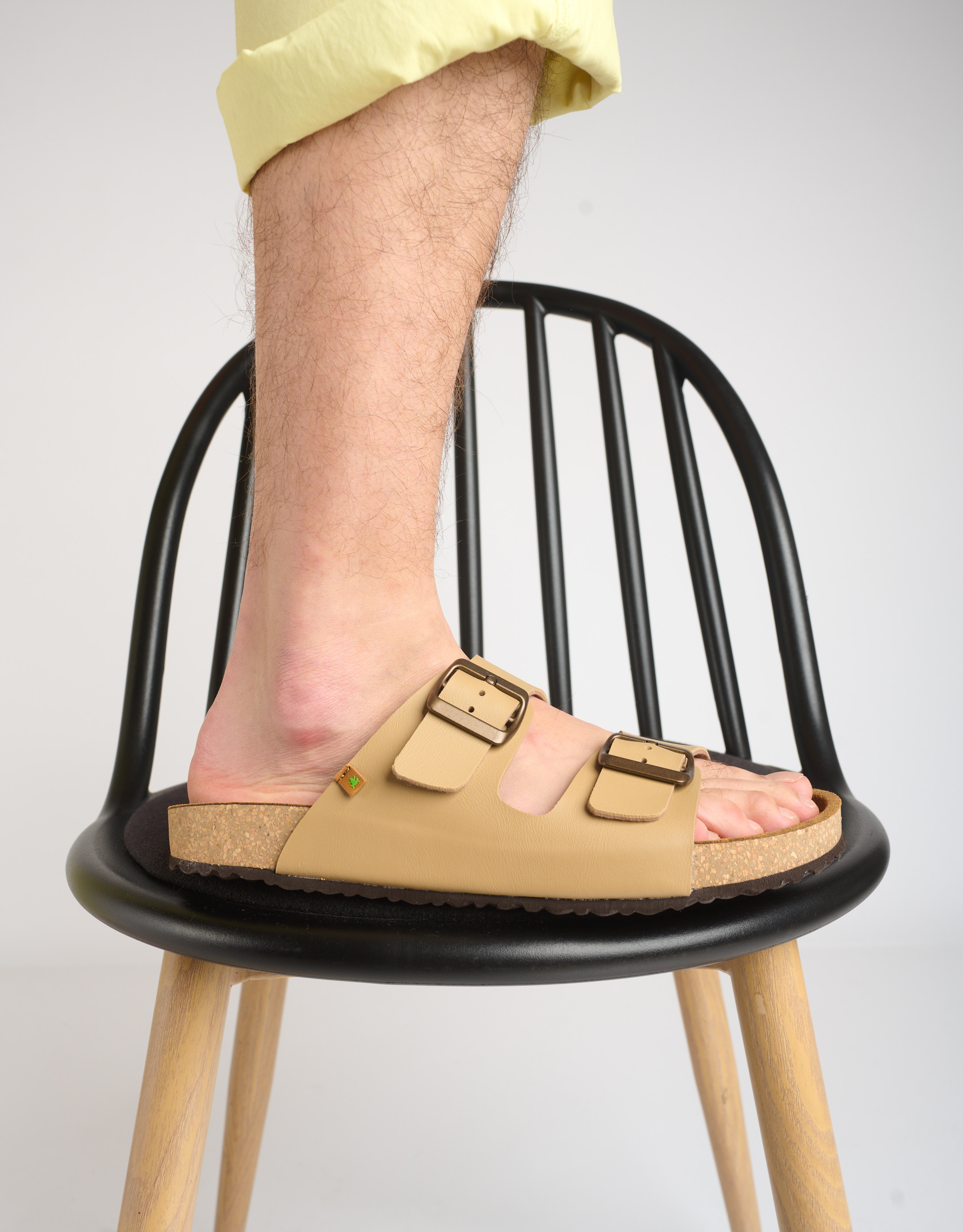 נעלי גברים - El Naturalista - כפכפי WARAJI VEGAN - בז'1