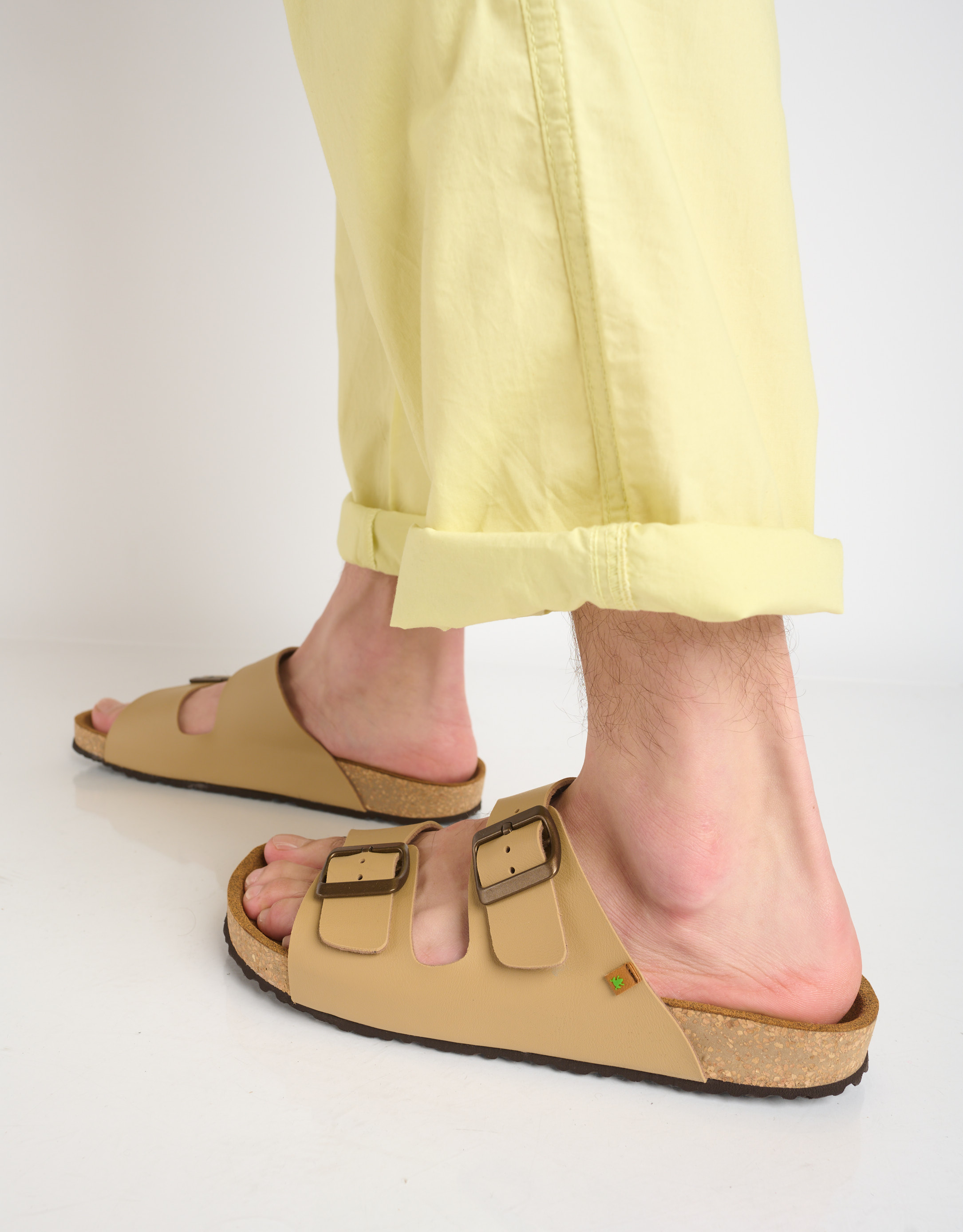 נעלי גברים - El Naturalista - כפכפי WARAJI VEGAN - בז'4