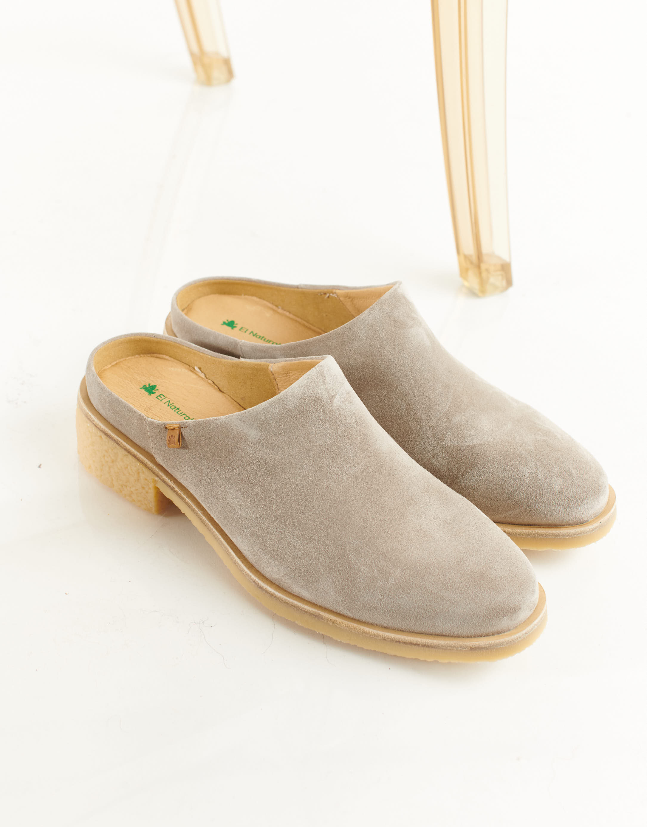 נעלי נשים - El Naturalista - כפכפי זמש IRATI - אפור2