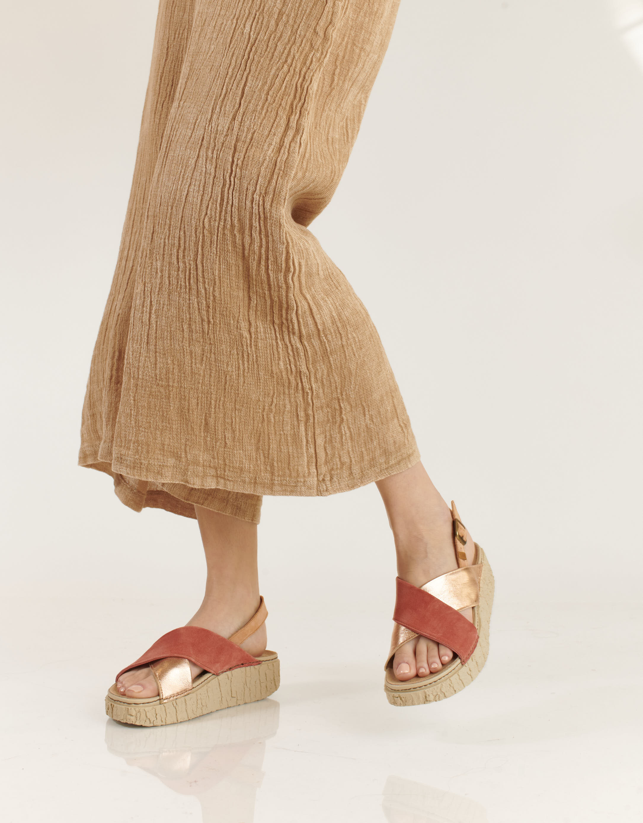 נעלי נשים - El Naturalista - סנדלי איקס SHINRIN - קורל3