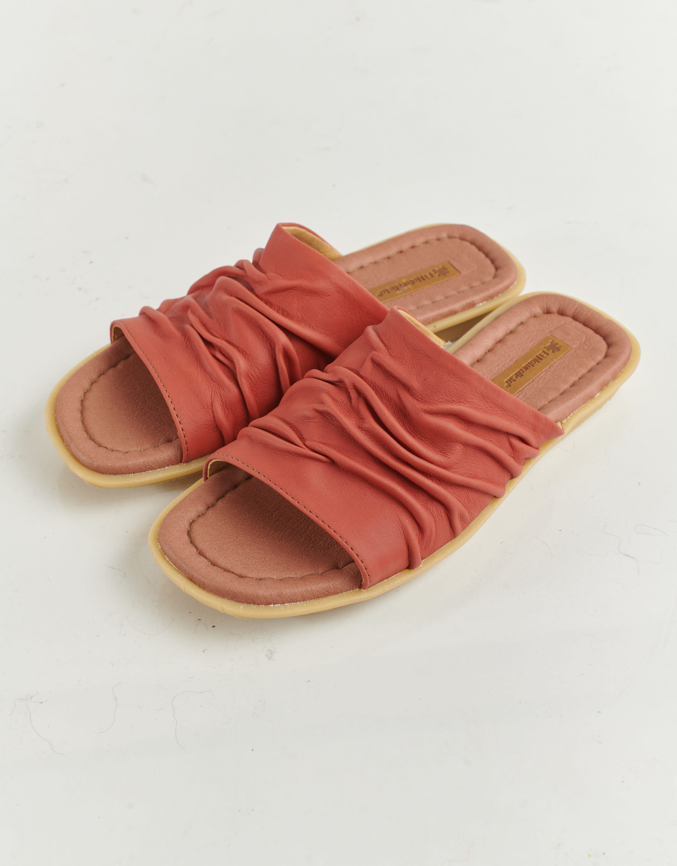 נעלי נשים - El Naturalista - כפכפי עור MAKISU - קורל2