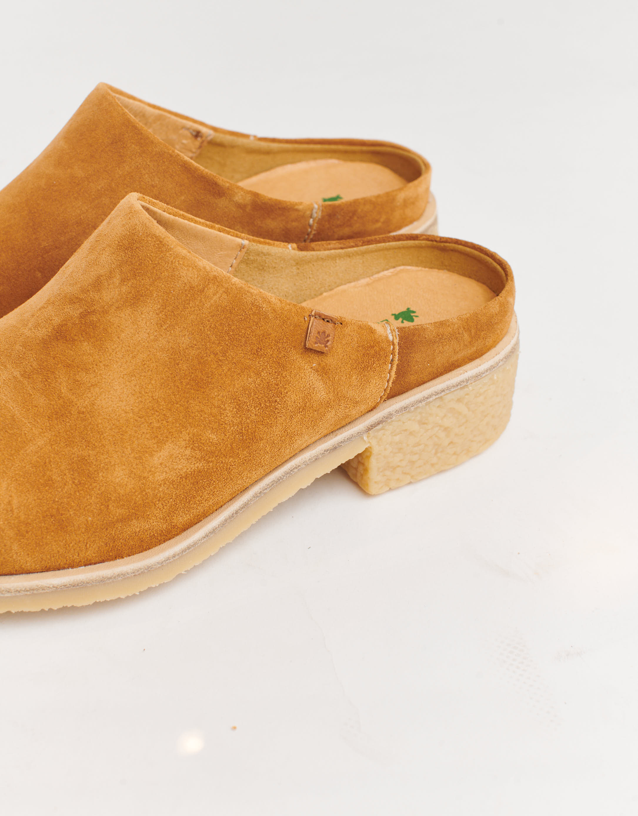 נעלי נשים - El Naturalista - כפכפי זמש IRATI - קאמל4