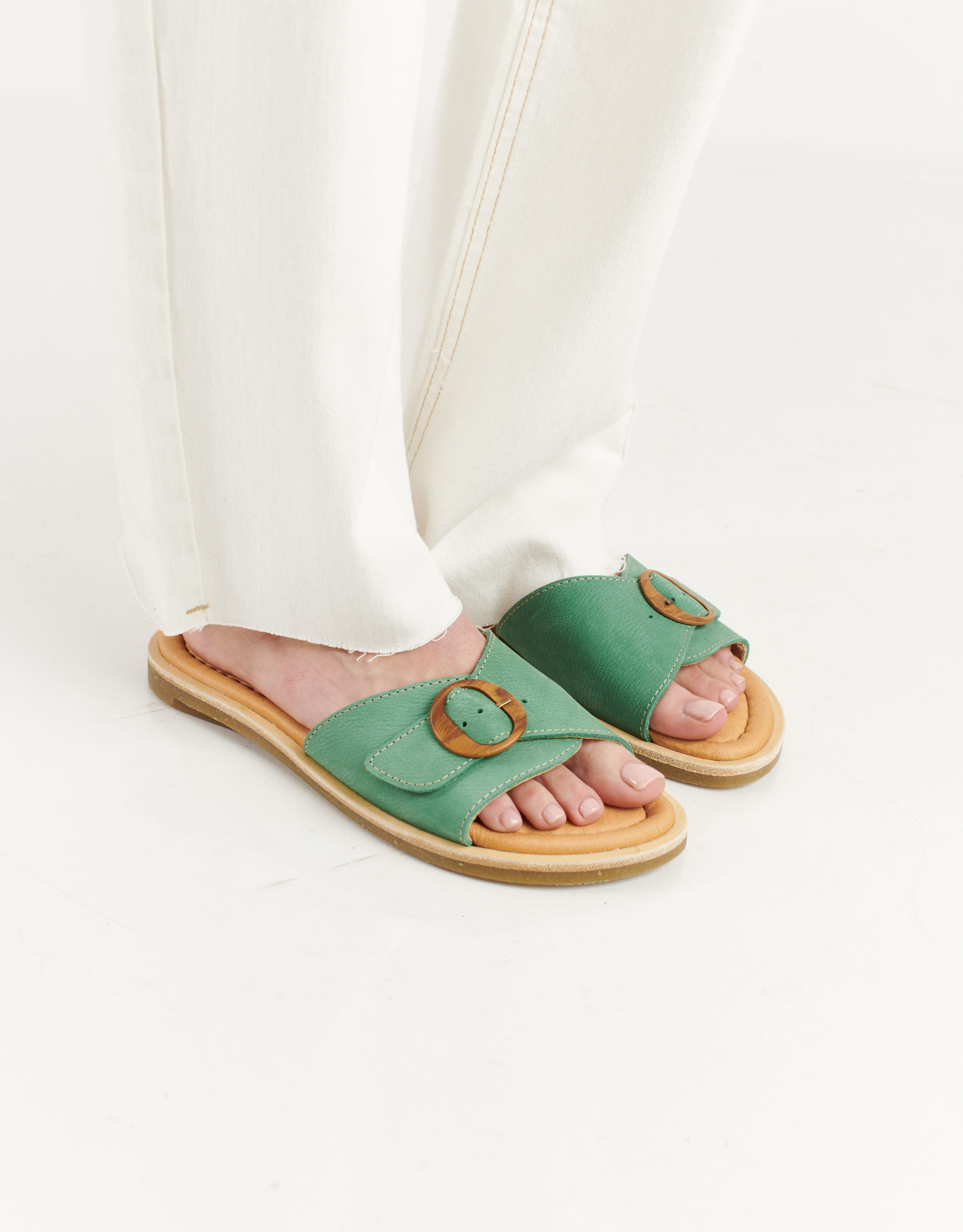 נעלי נשים - El Naturalista - כפכפים שטוחים TONAMI - ירוק3