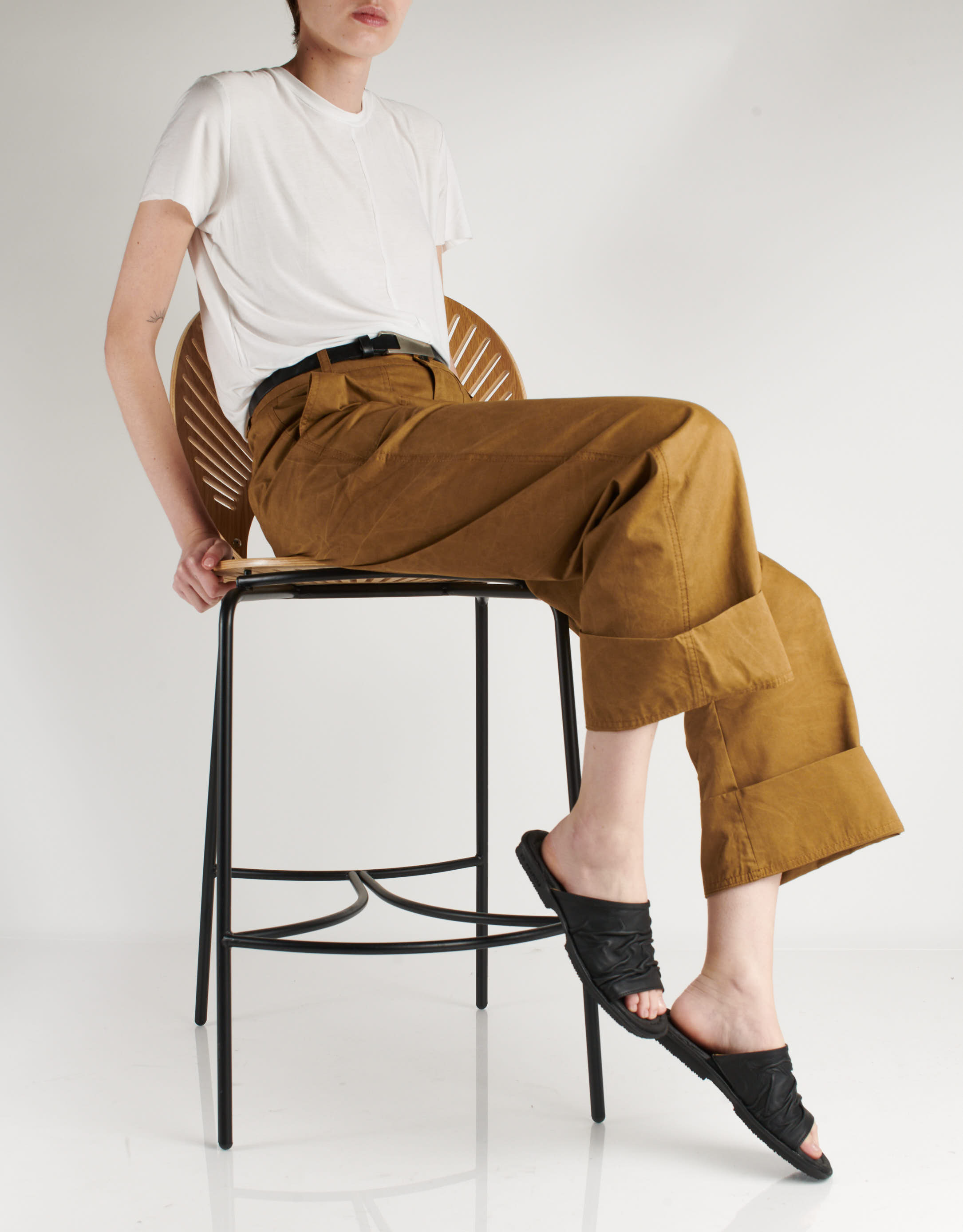 נעלי נשים - El Naturalista - כפכפי עור MAKISU - שחור3