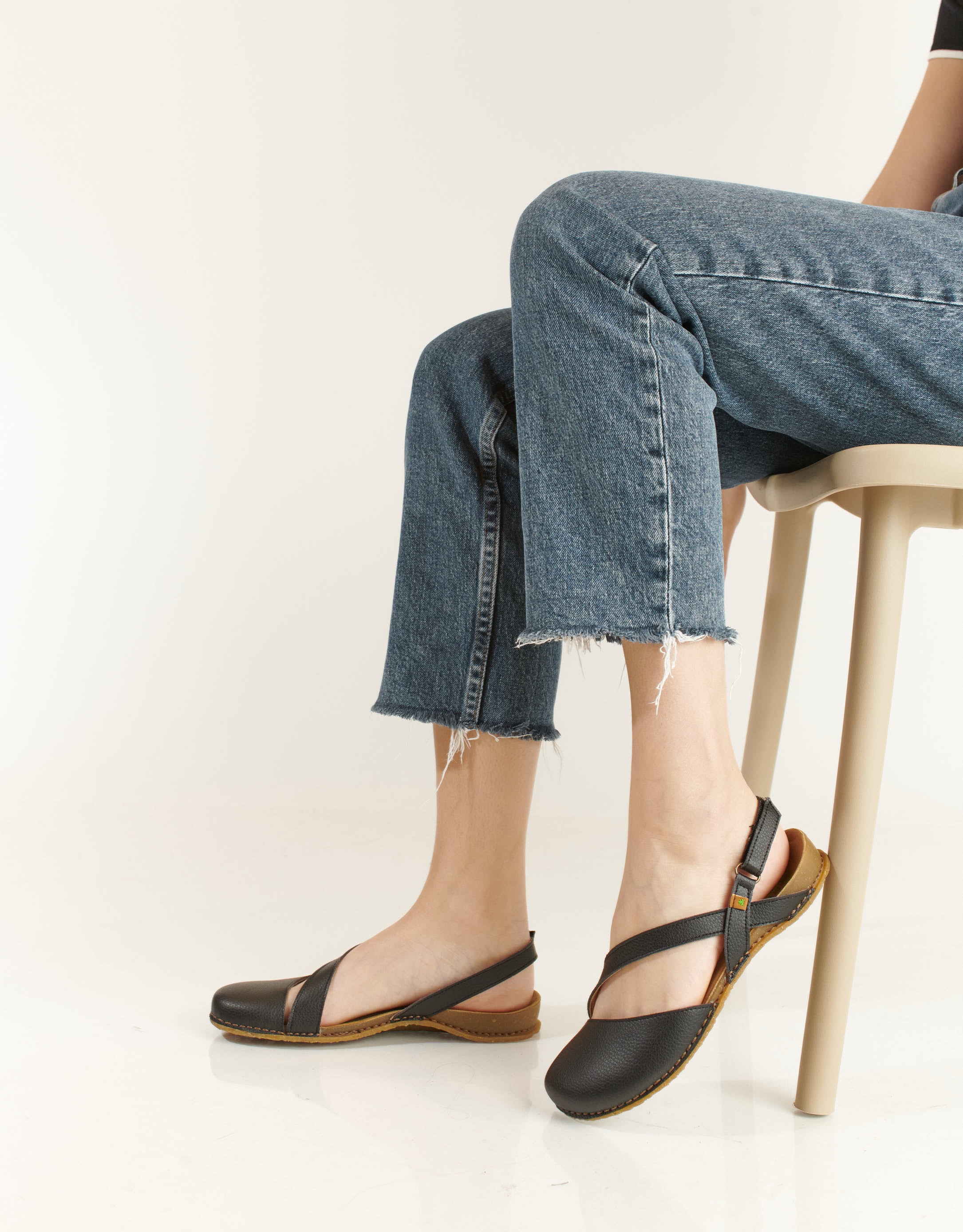 נעלי נשים - El Naturalista - סנדלים טבעוניים PANGLAO - שחור3