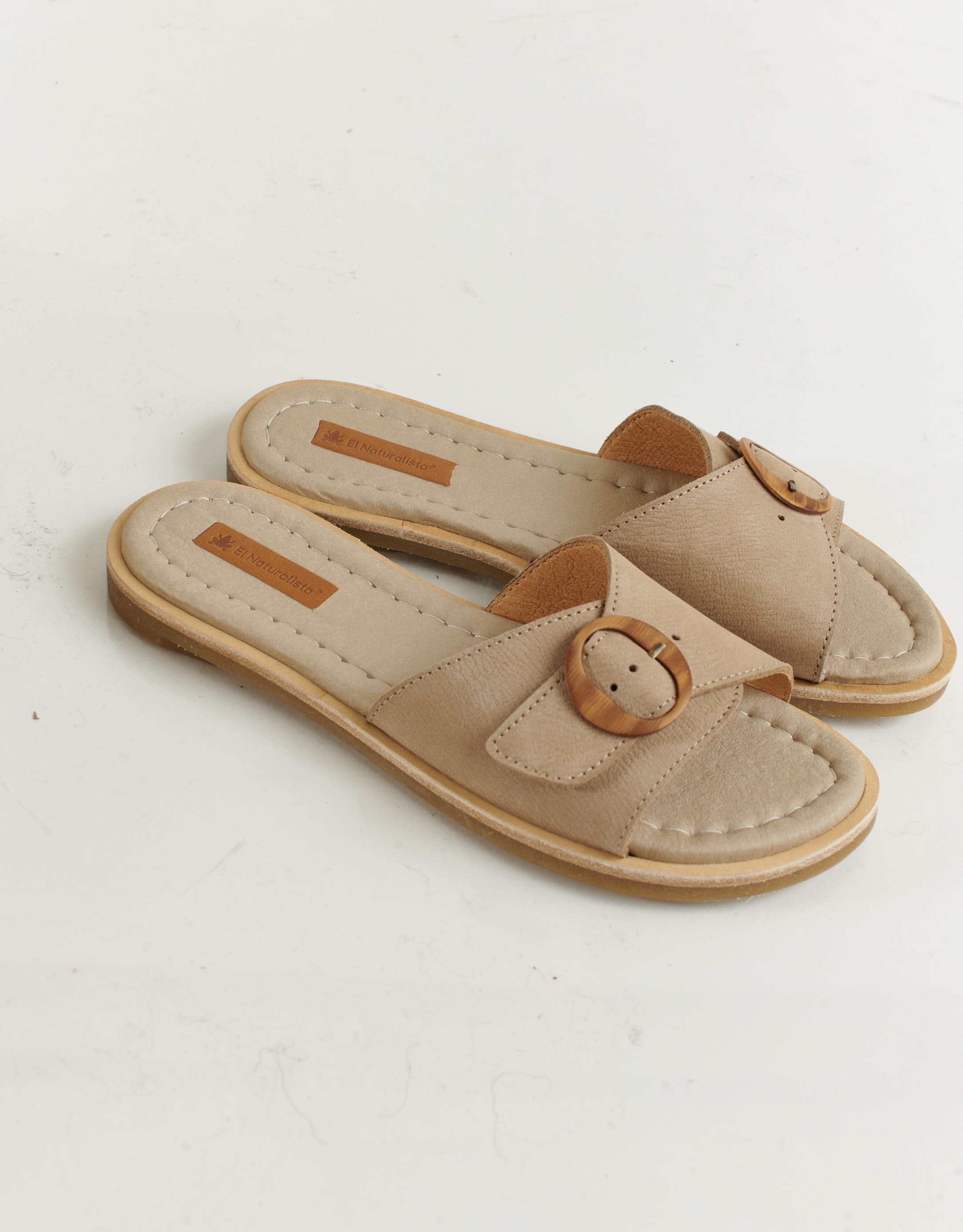 נעלי נשים - El Naturalista - כפכפים שטוחים TONAMI - בז'3