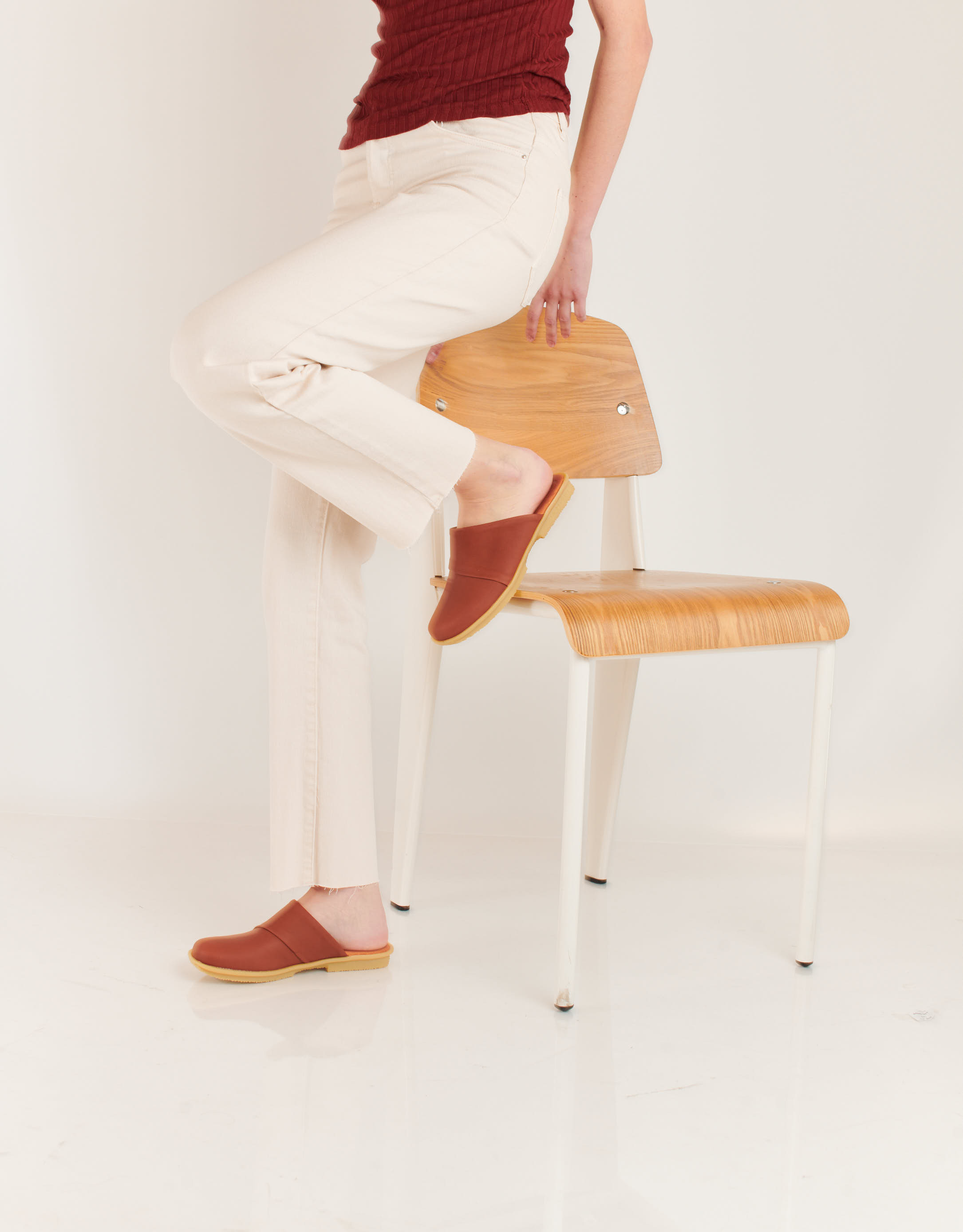 נעלי נשים - El Naturalista - כפכפי עור סגורים MAKISU - קאמל4