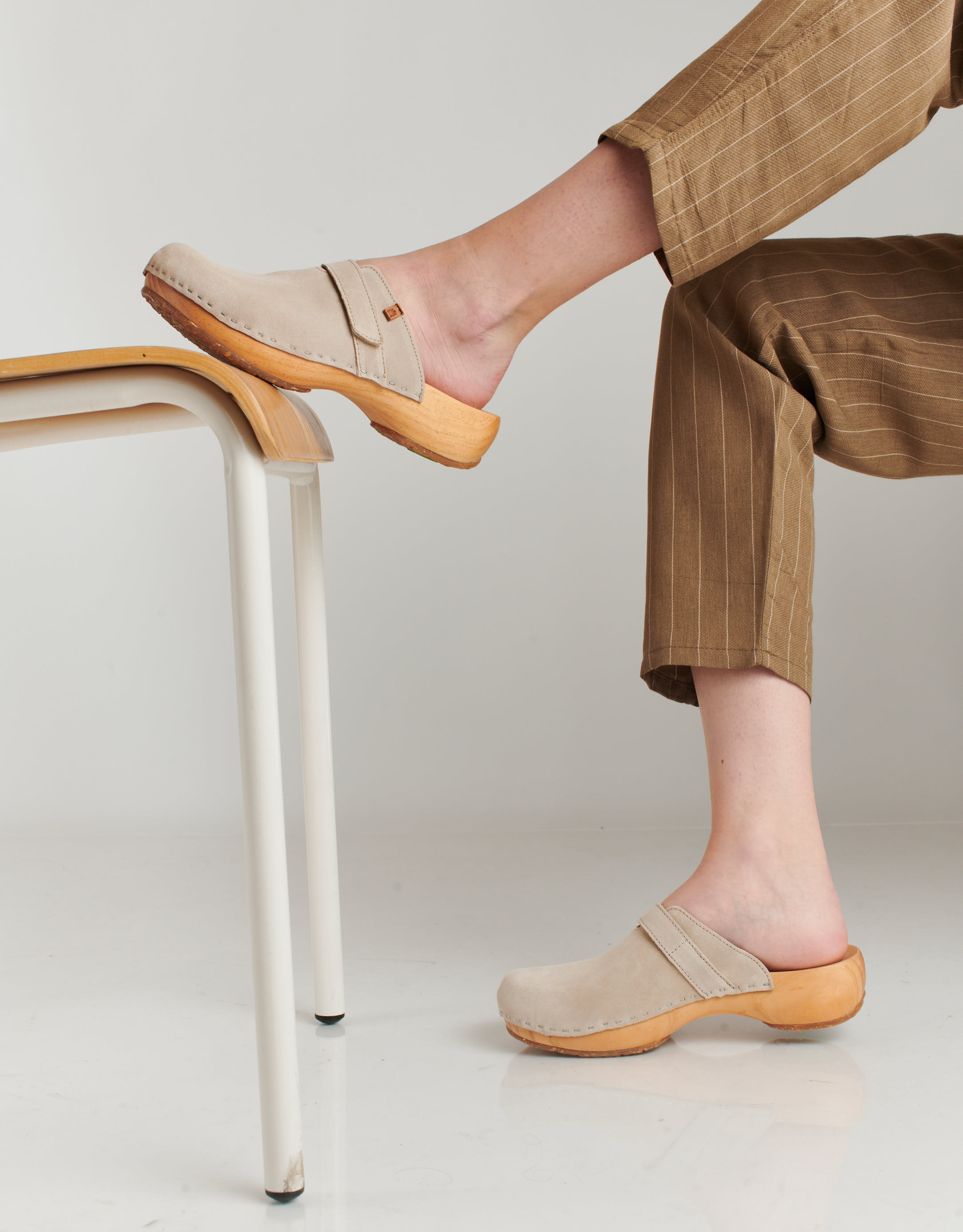 נעלי נשים - El Naturalista - כפכפי עץ SHOKUNIN - אופוויט4