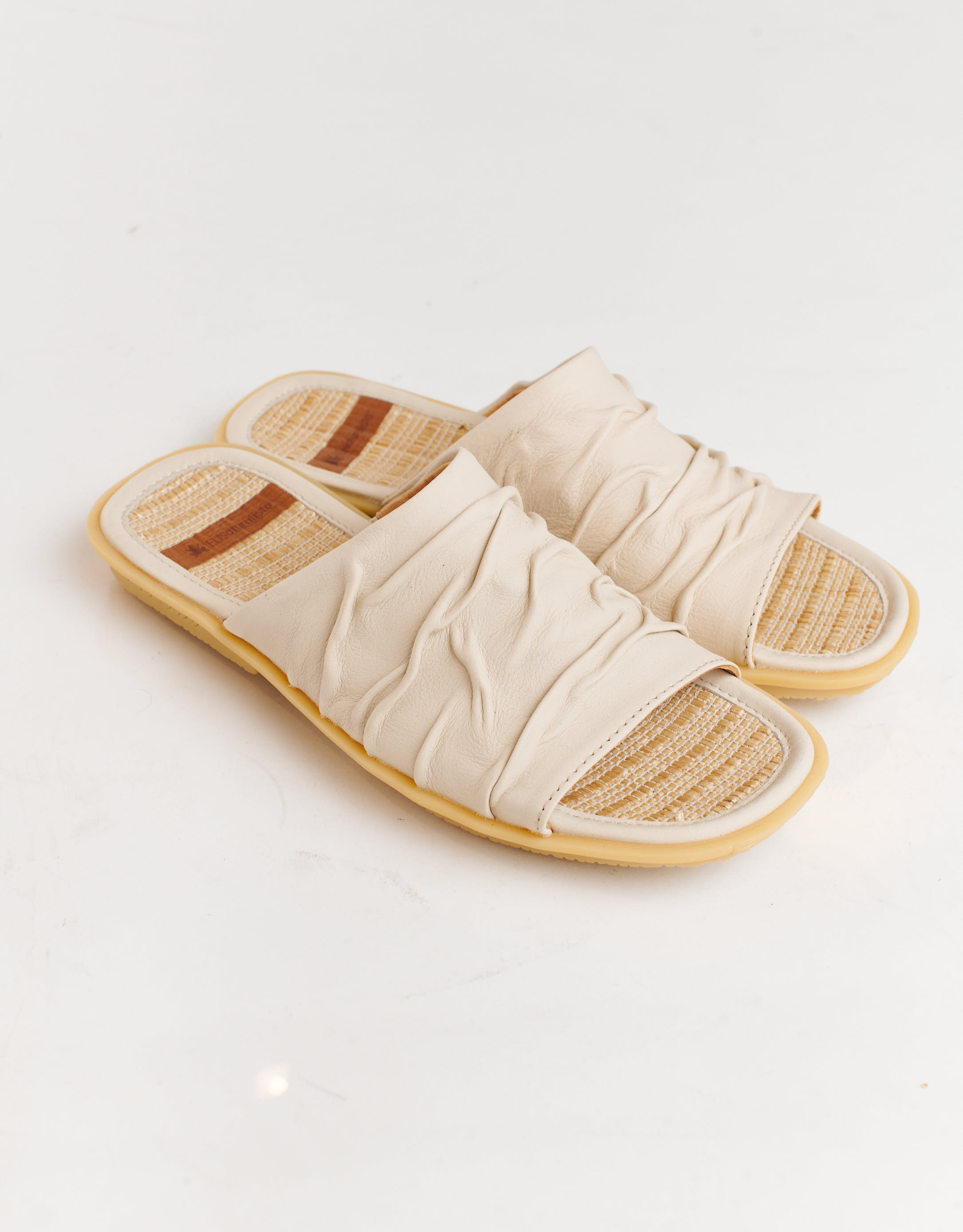 נעלי נשים - El Naturalista - כפכפי עור MAKISU - אופוויט4