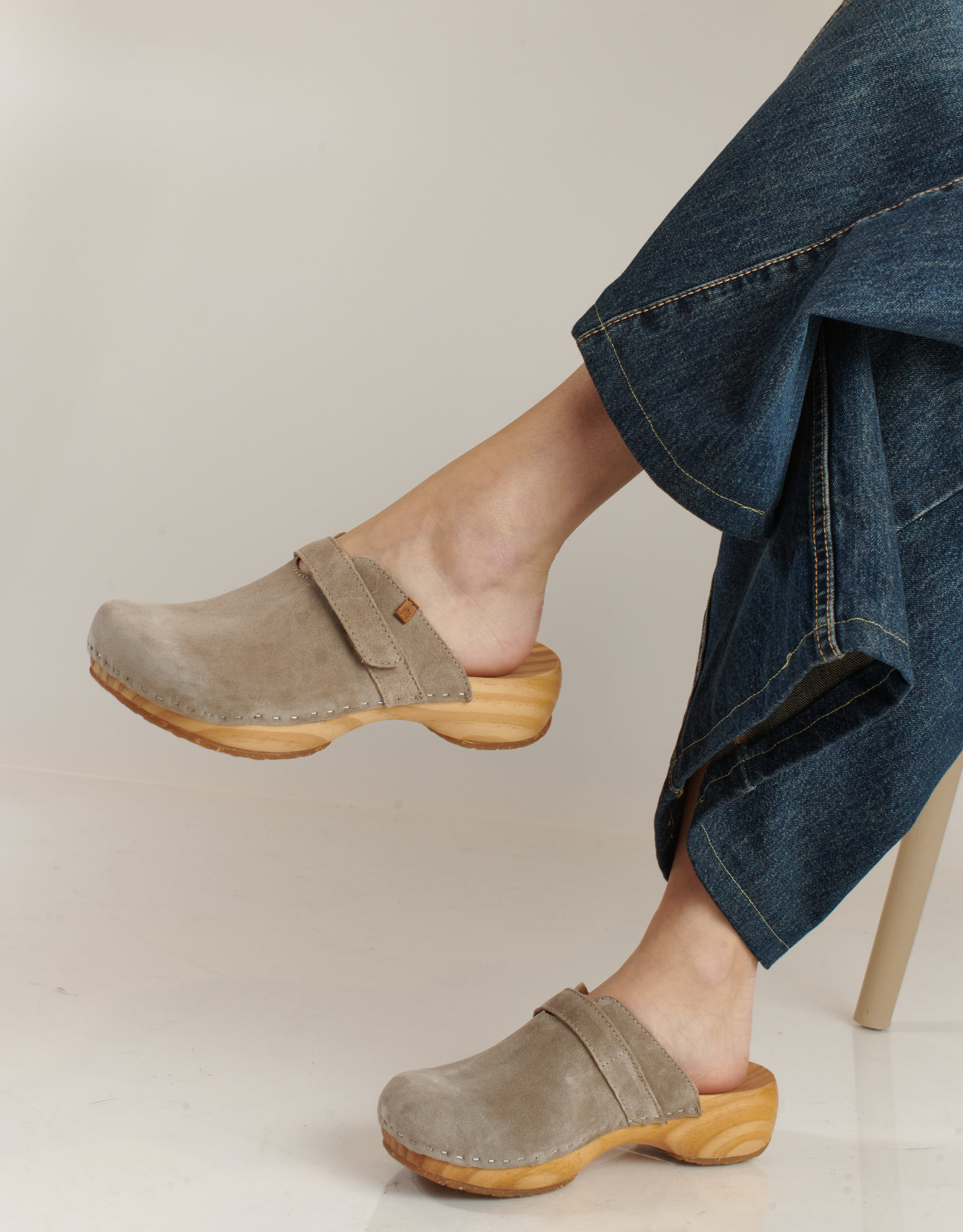 נעלי נשים - El Naturalista - כפכפי עץ SHOKUNIN - אפור4