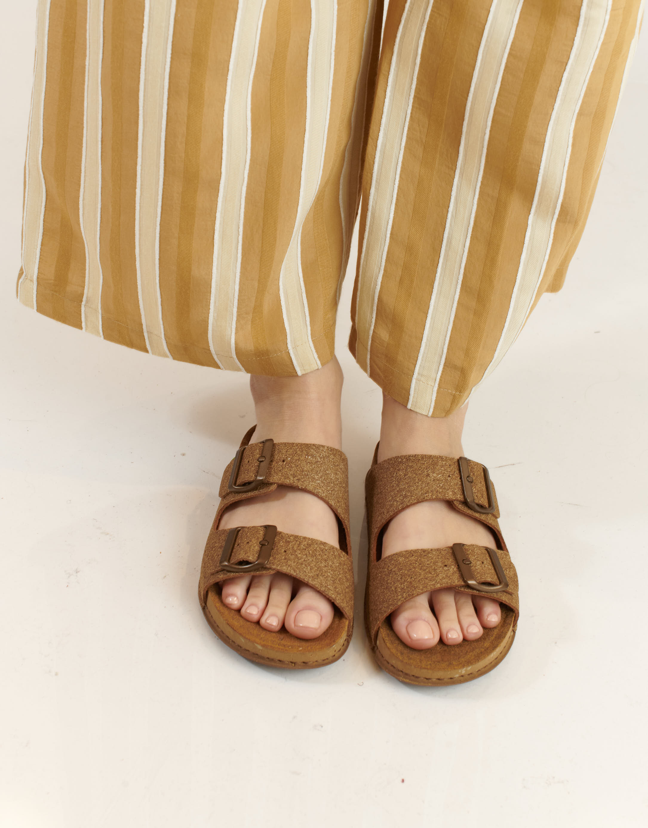 נעלי נשים - El Naturalista - כפכפים טבעוניים BALANCE - חום4