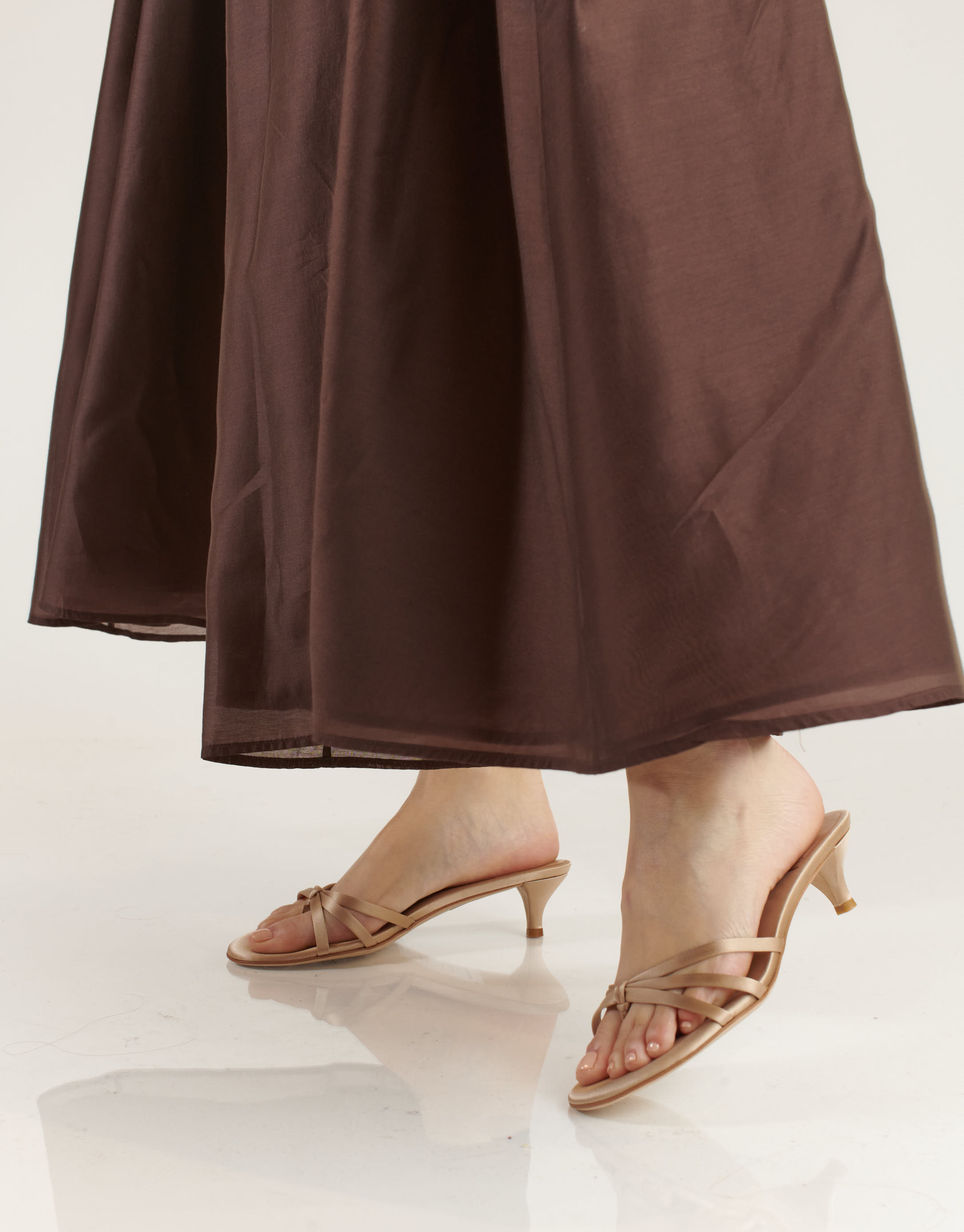 נעלי נשים - Jeffrey Campbell - כפכפי עקב DORETTA - בז'4