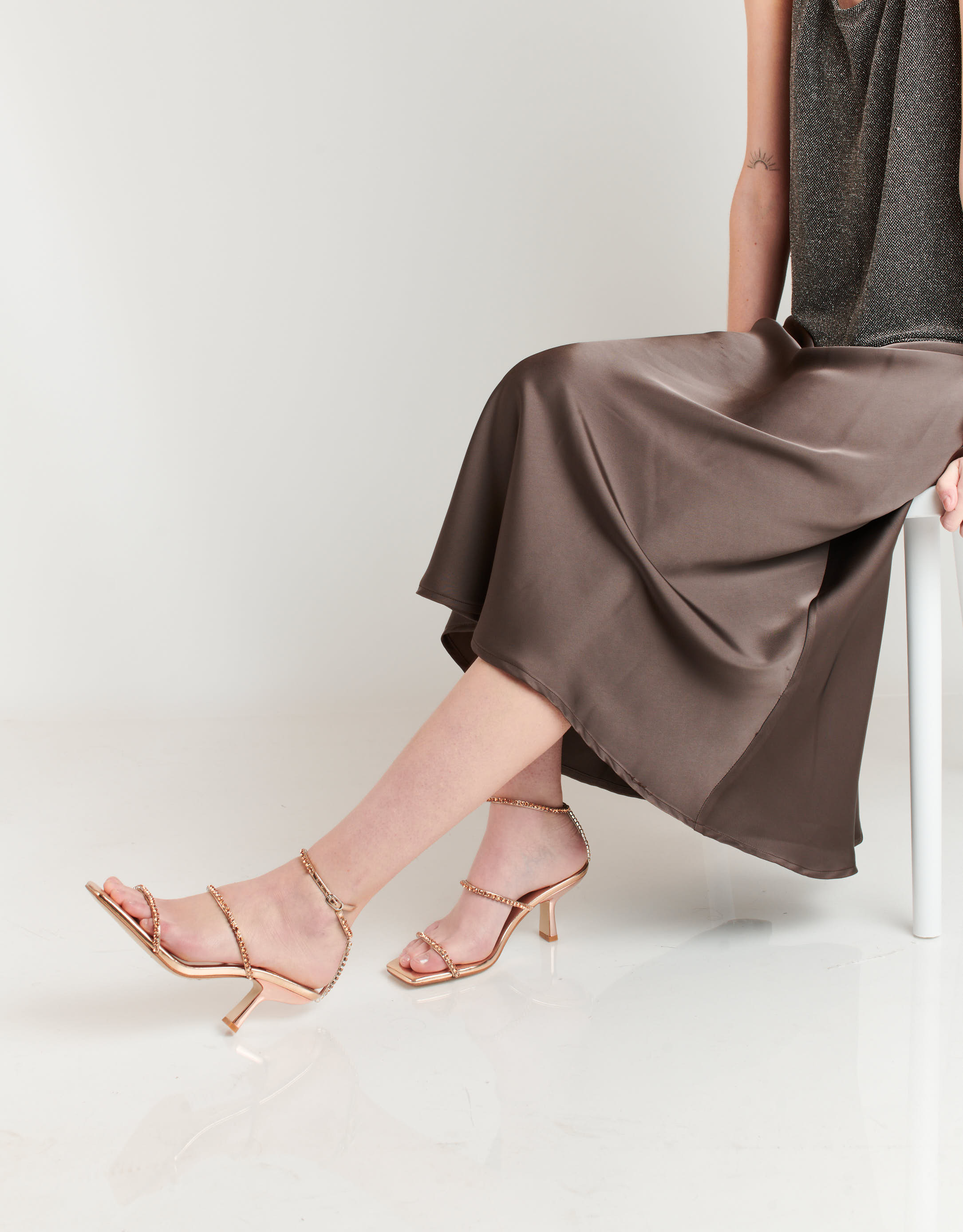 נעלי נשים - Jeffrey Campbell - סנדלי עקב DRESSED UP - זהב3