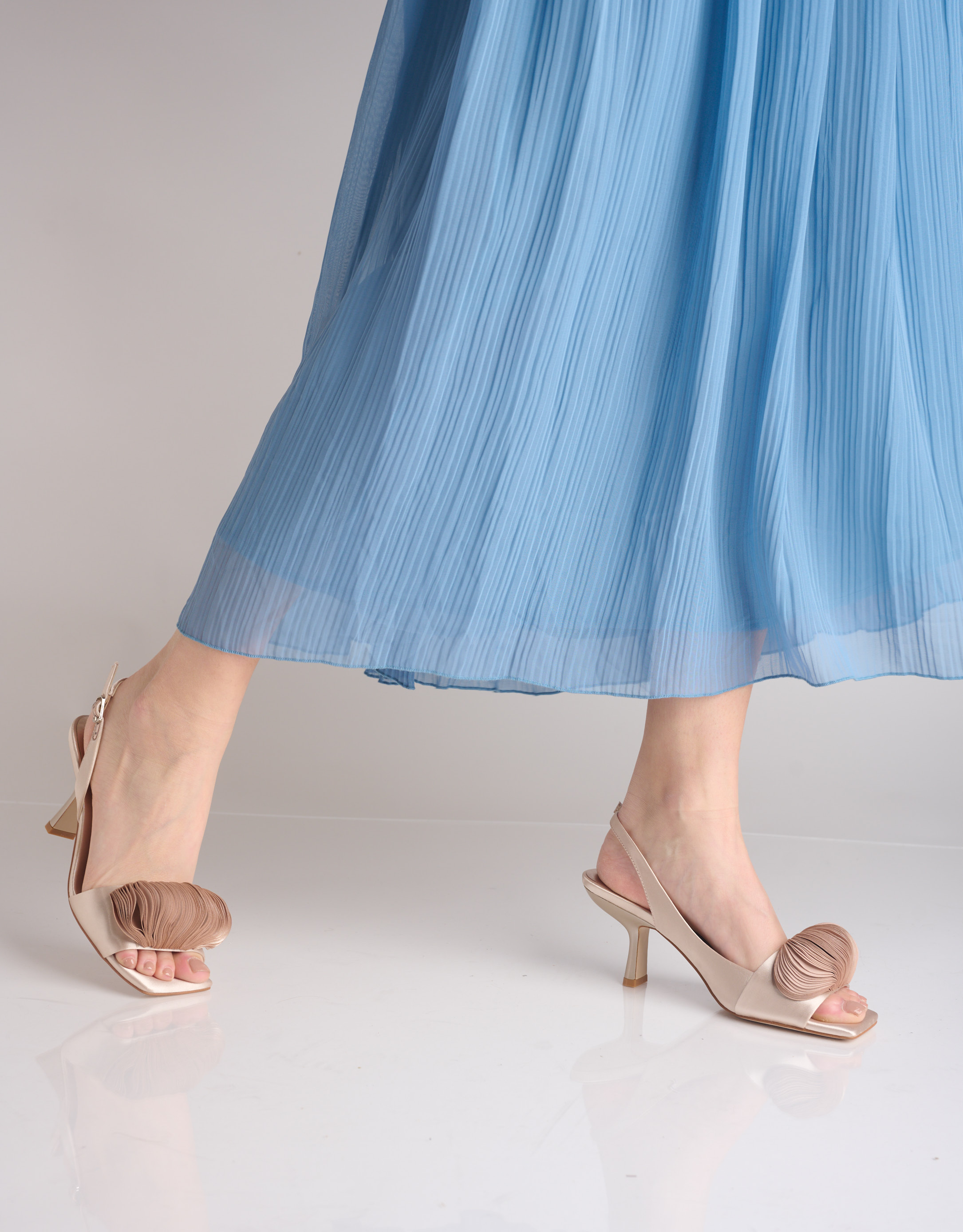 נעלי נשים - Jeffrey Campbell - סנדלי עקב DUFFY - בז'4