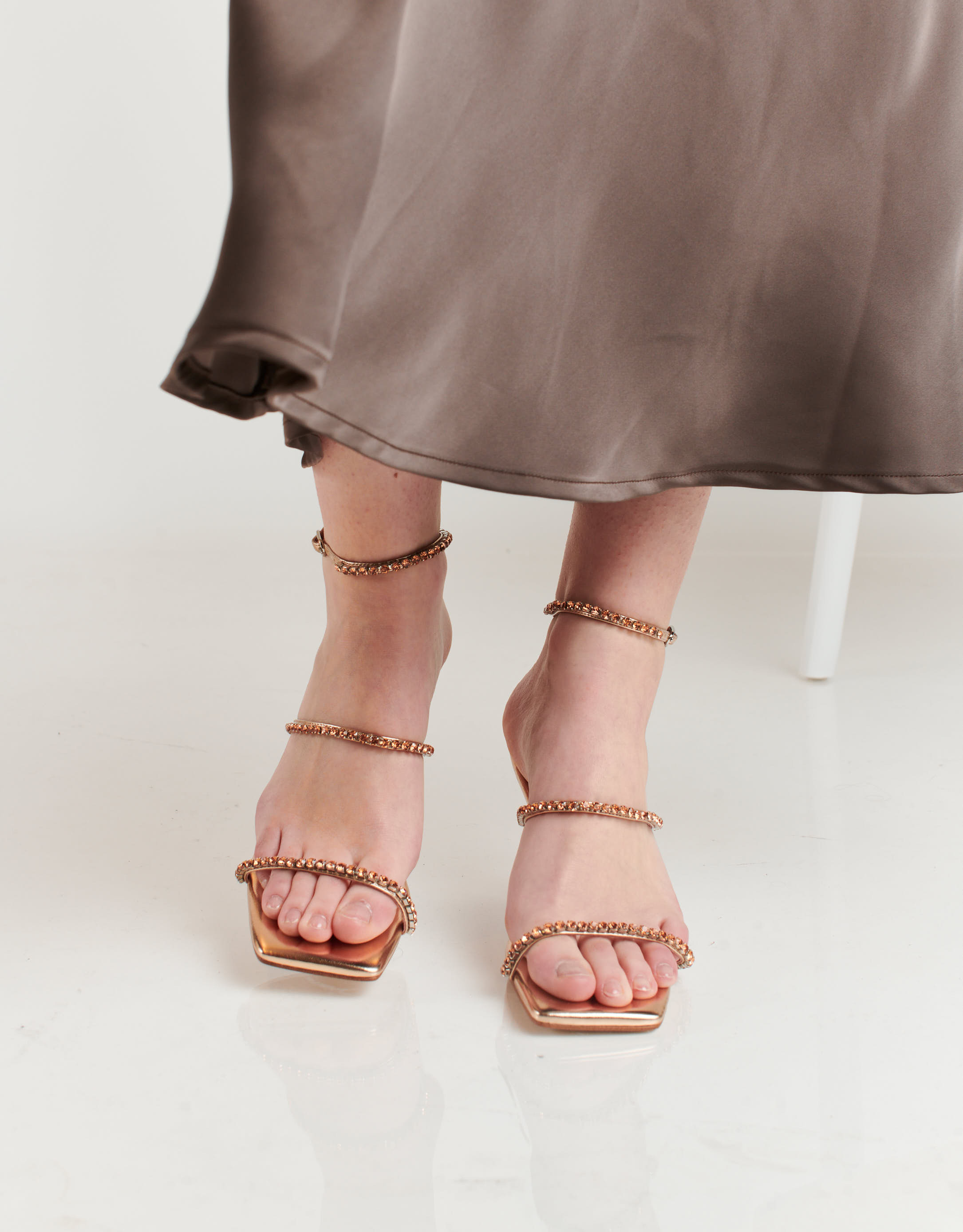 נעלי נשים - Jeffrey Campbell - סנדלי עקב DRESSED UP - זהב4