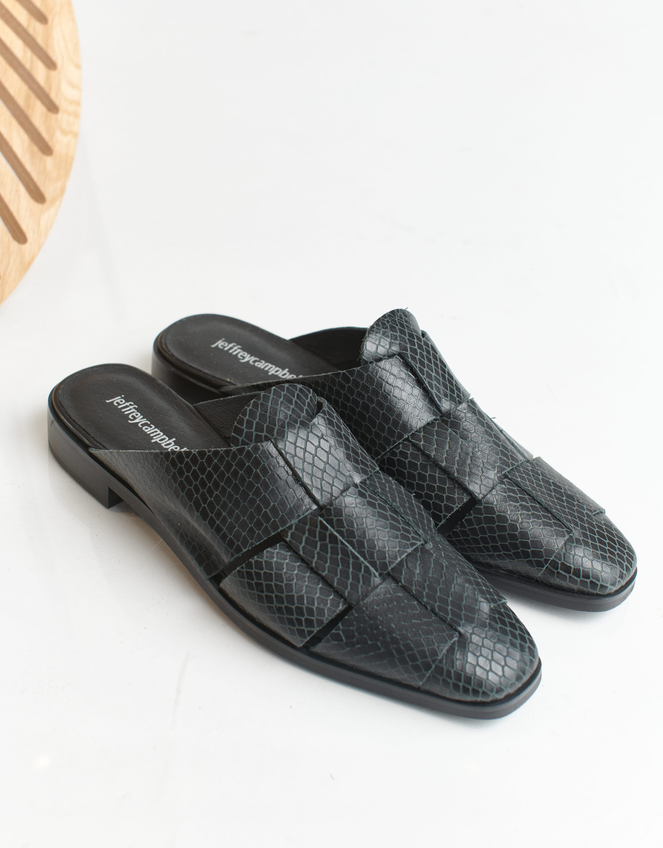 נעלי נשים - Jeffrey Campbell - כפכפי מיולז EASTIN  נחש - כחול2