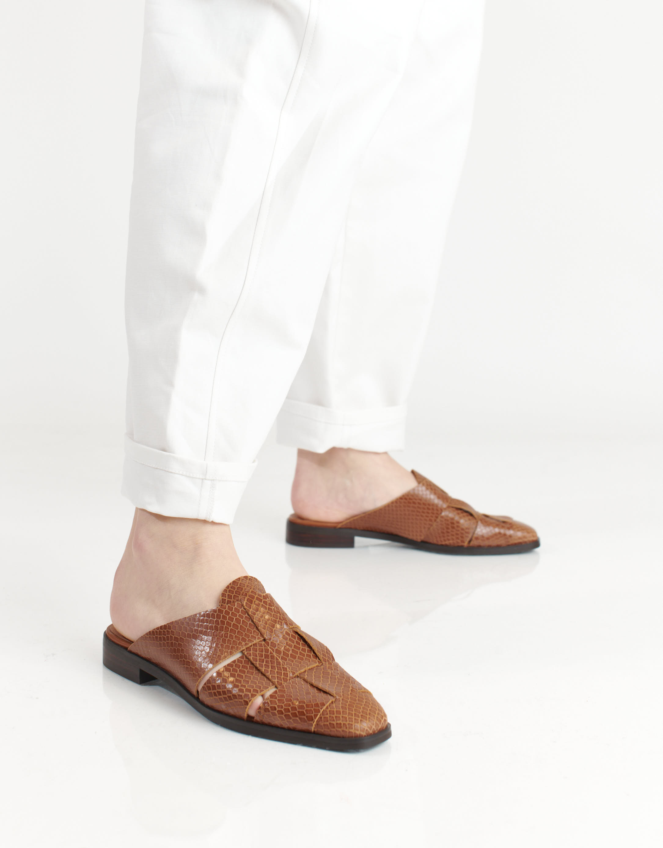 נעלי נשים - Jeffrey Campbell - כפכפי מיולז EASTIN  נחש - חום2