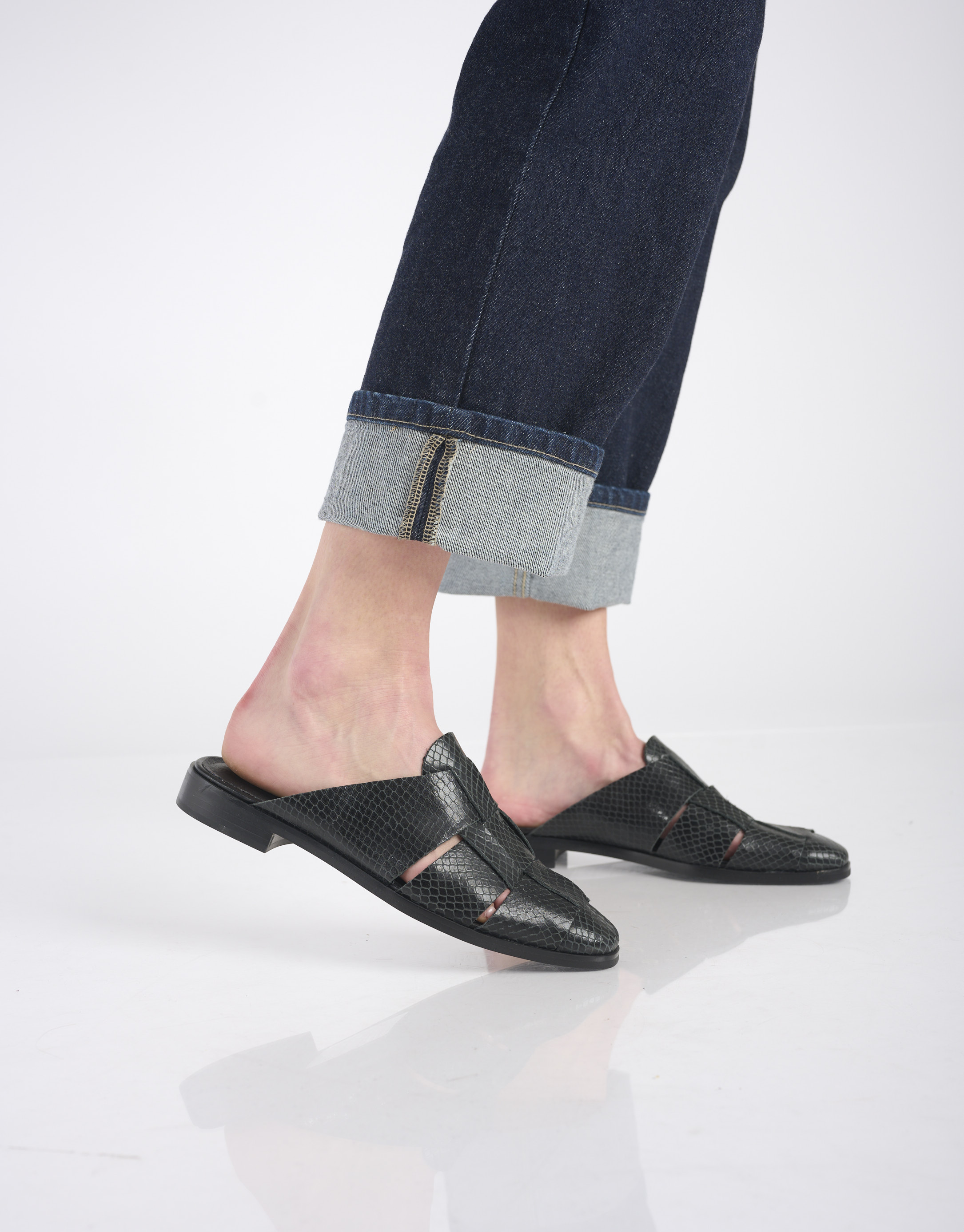 נעלי נשים - Jeffrey Campbell - כפכפי מיולז EASTIN  נחש - כחול3