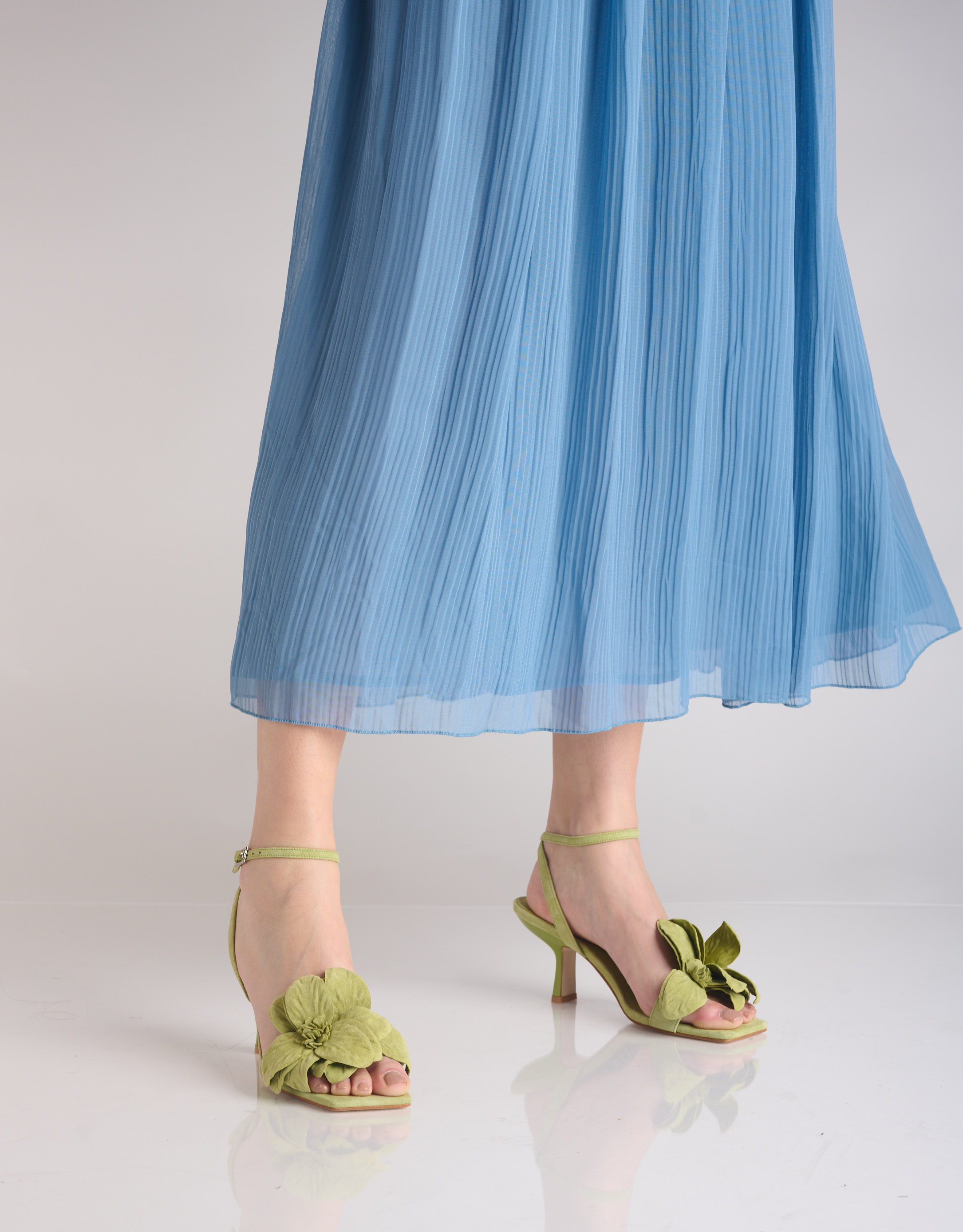 נעלי נשים - Jeffrey Campbell - סנדלי עקב זמש HONOLULU - ירוק1