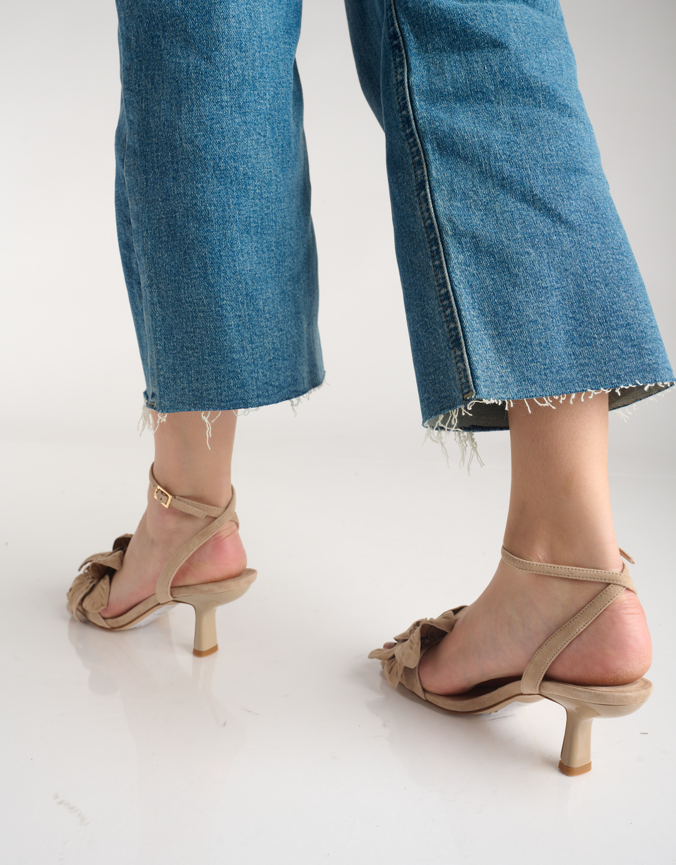 נעלי נשים - Jeffrey Campbell - סנדלי עקב זמש HONOLULU - בז'3