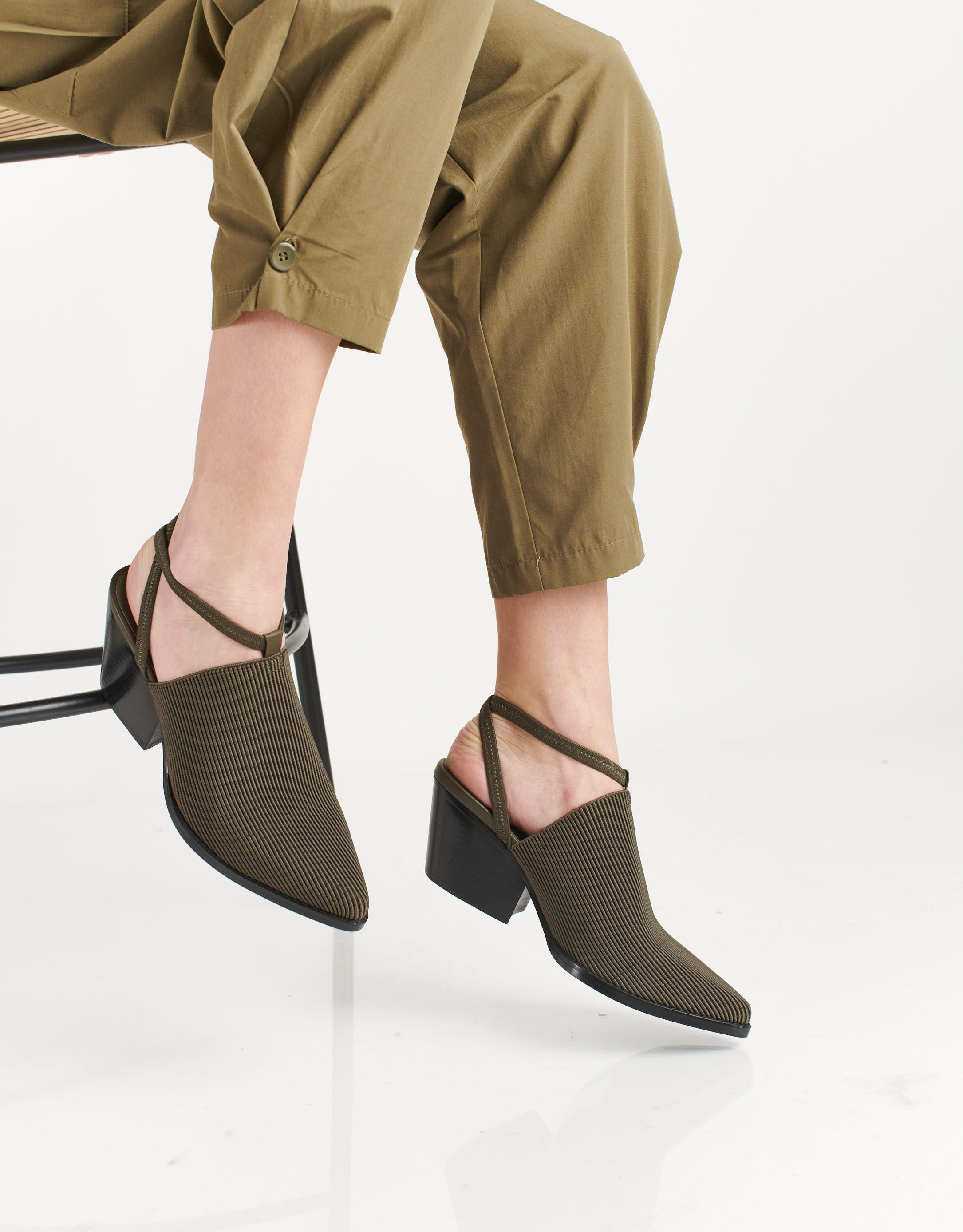 נעלי נשים - Jeffrey Campbell - סנדלי עקב סגורים ELASTO - חום2