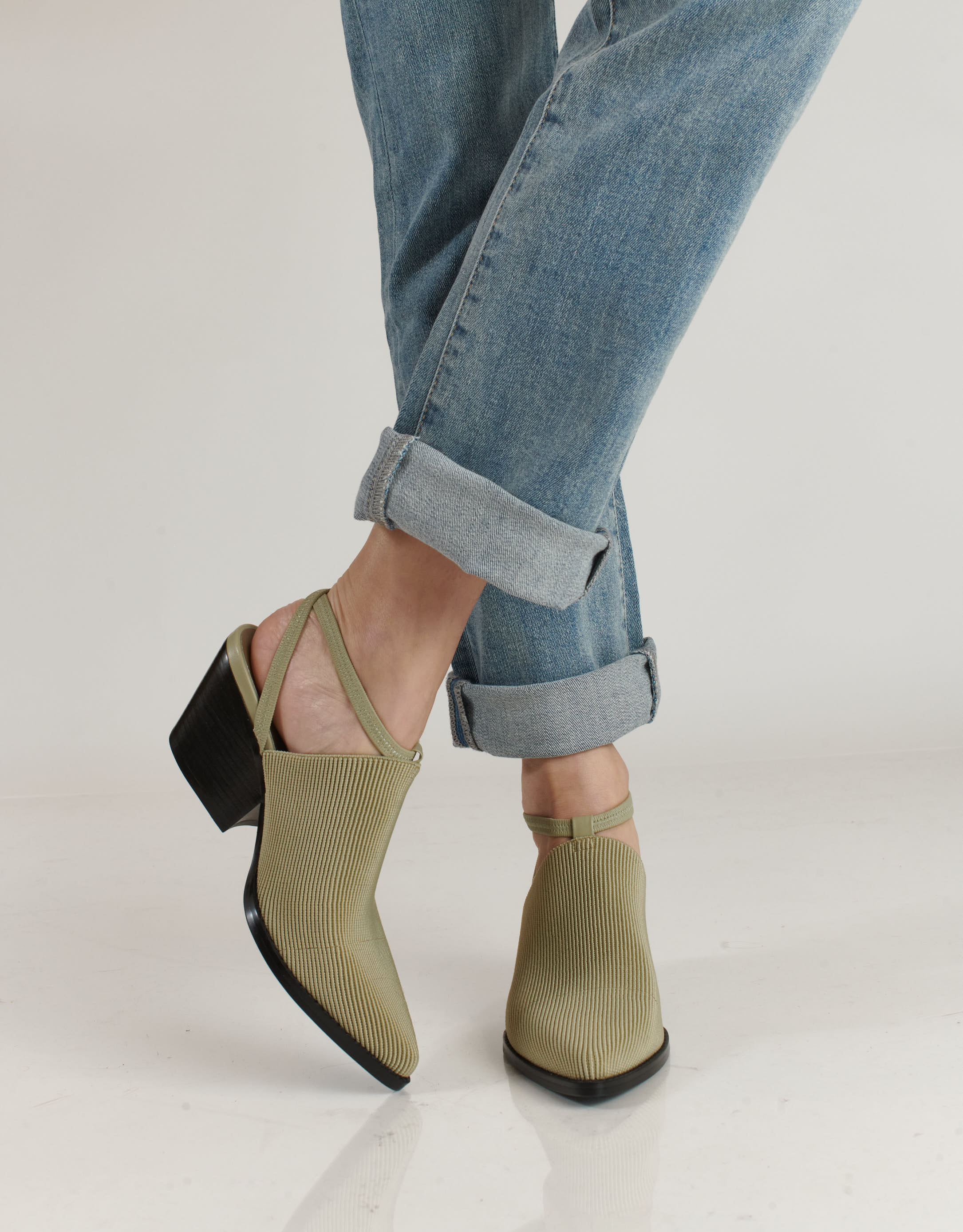 נעלי נשים - Jeffrey Campbell - סנדלי עקב סגורים ELASTO - ירוק בהיר3