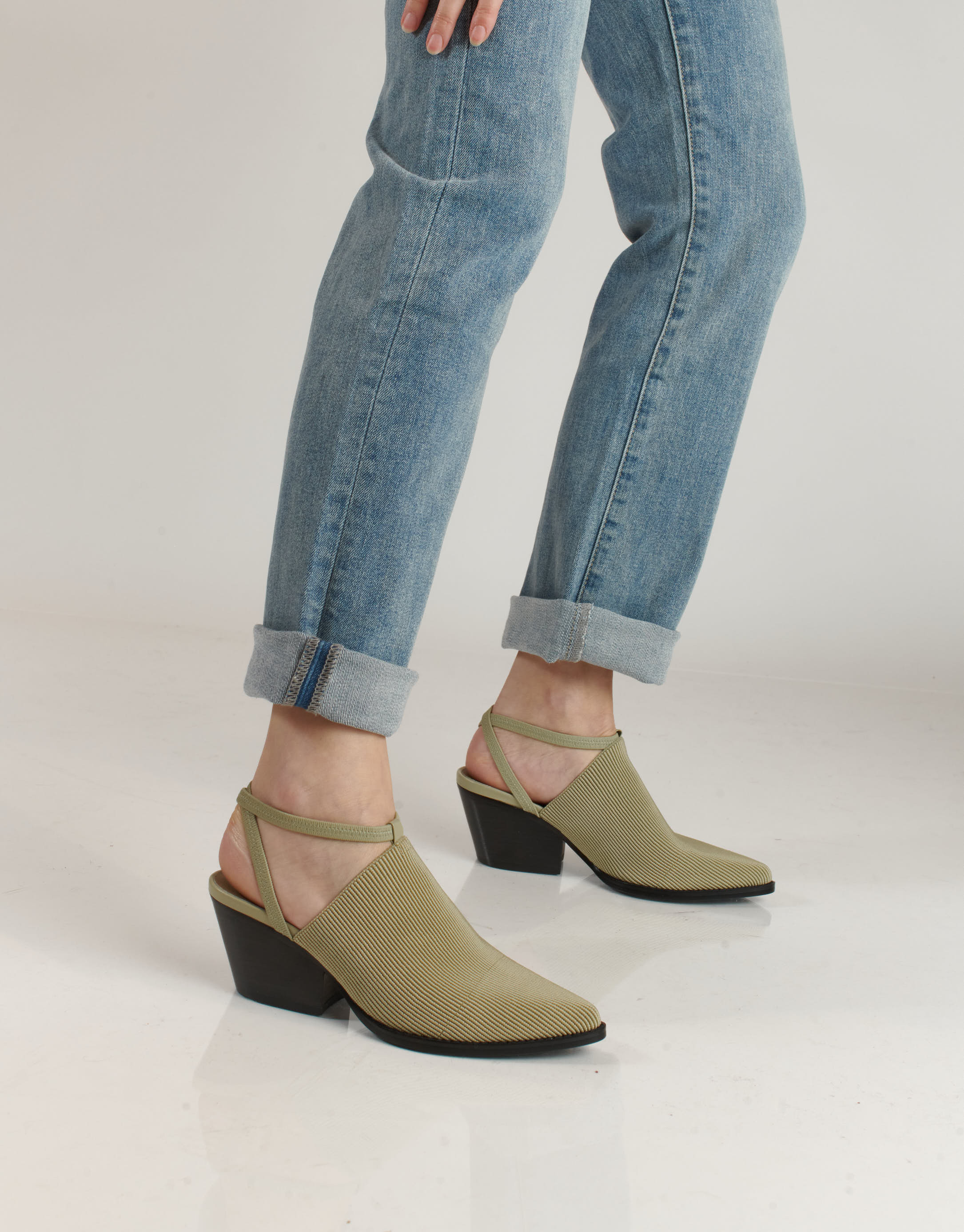 נעלי נשים - Jeffrey Campbell - סנדלי עקב סגורים ELASTO - ירוק בהיר4