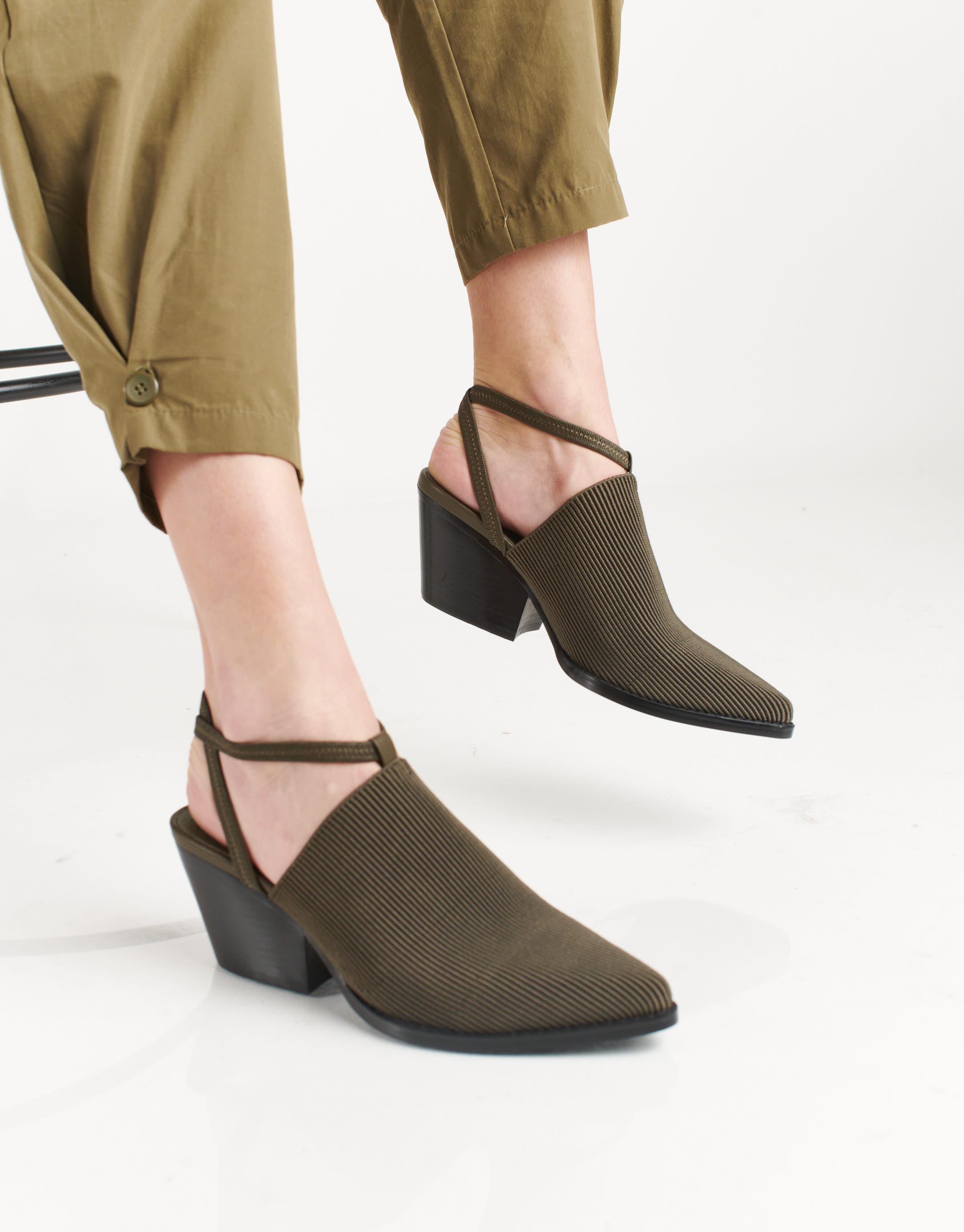 נעלי נשים - Jeffrey Campbell - סנדלי עקב סגורים ELASTO - חום4