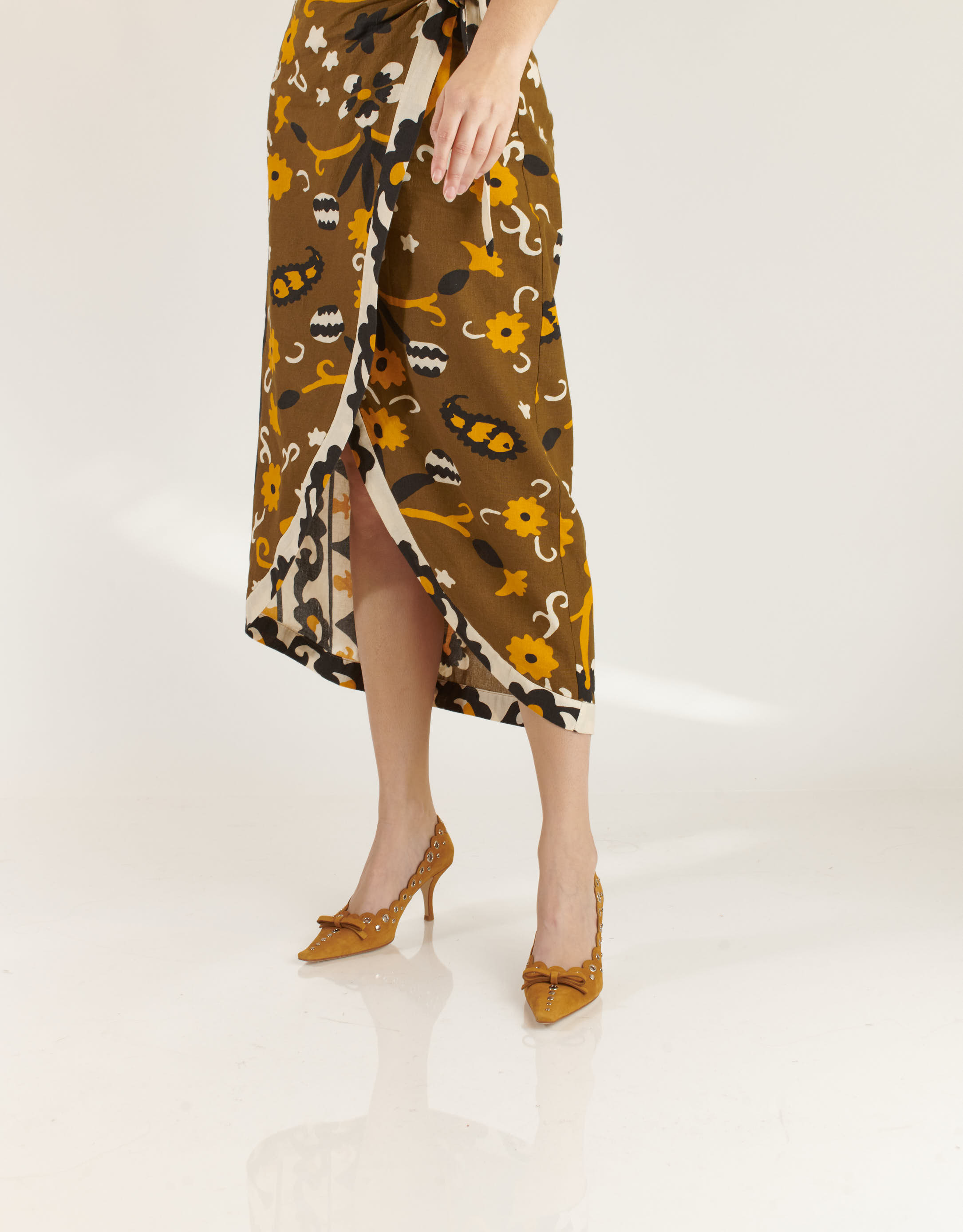 נעלי נשים - Jeffrey Campbell - נעלי סירה עם עקב NOTION - קאמל4