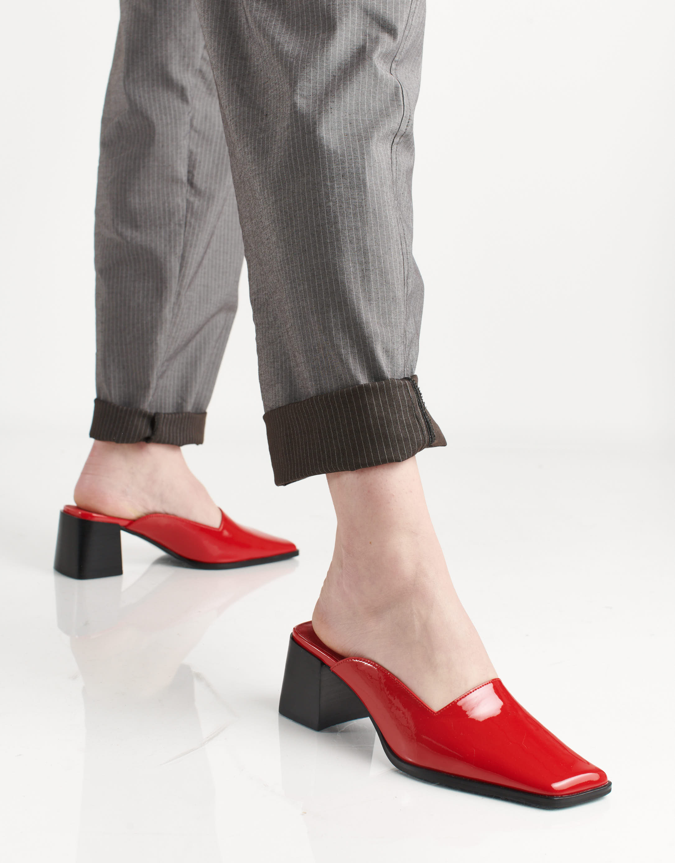 נעלי נשים - Jeffrey Campbell - כפכפי עקב סגורים SILKY - אדום2