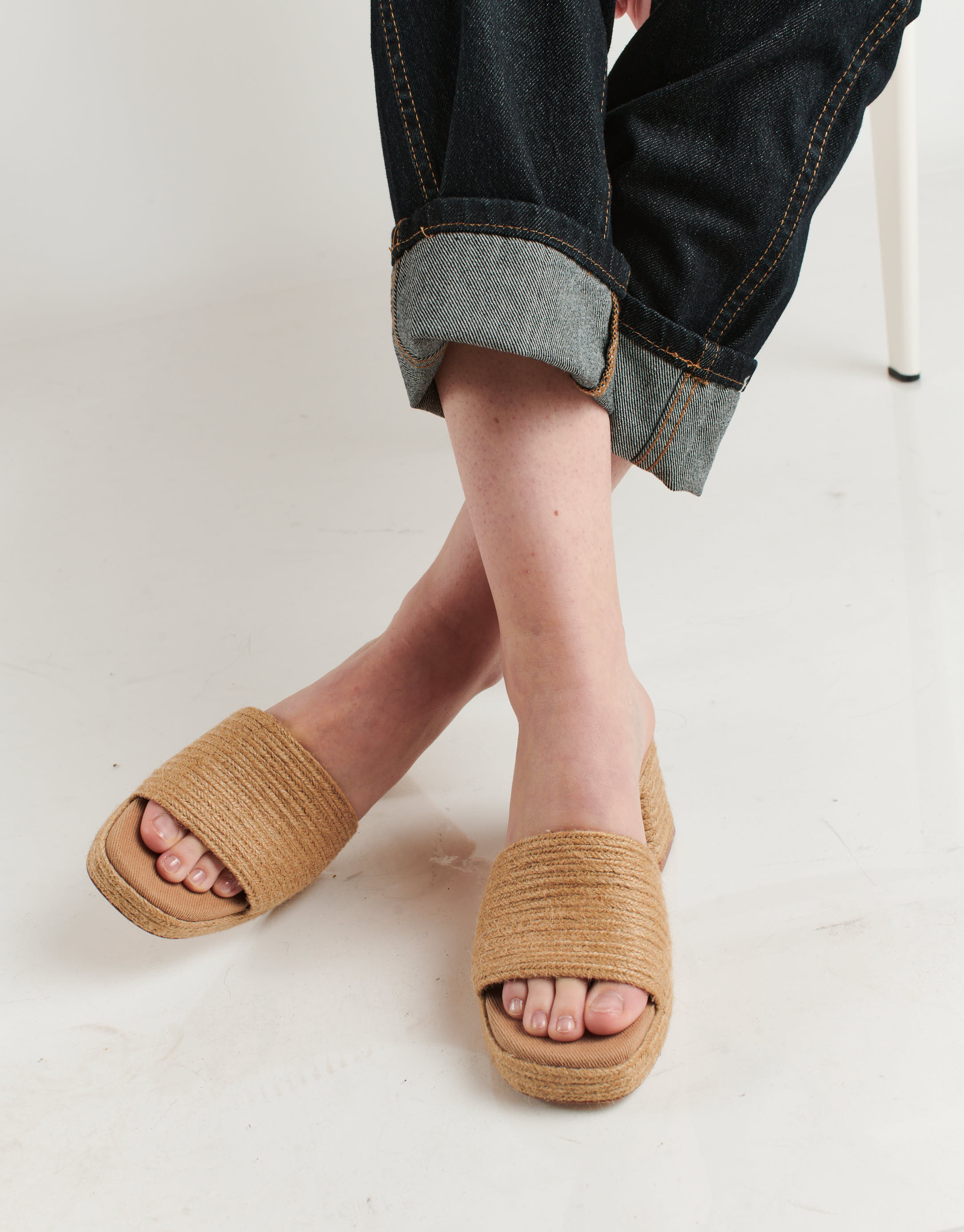 נעלי נשים - Jeffrey Campbell - כפכפים POOL DECK - בז'3