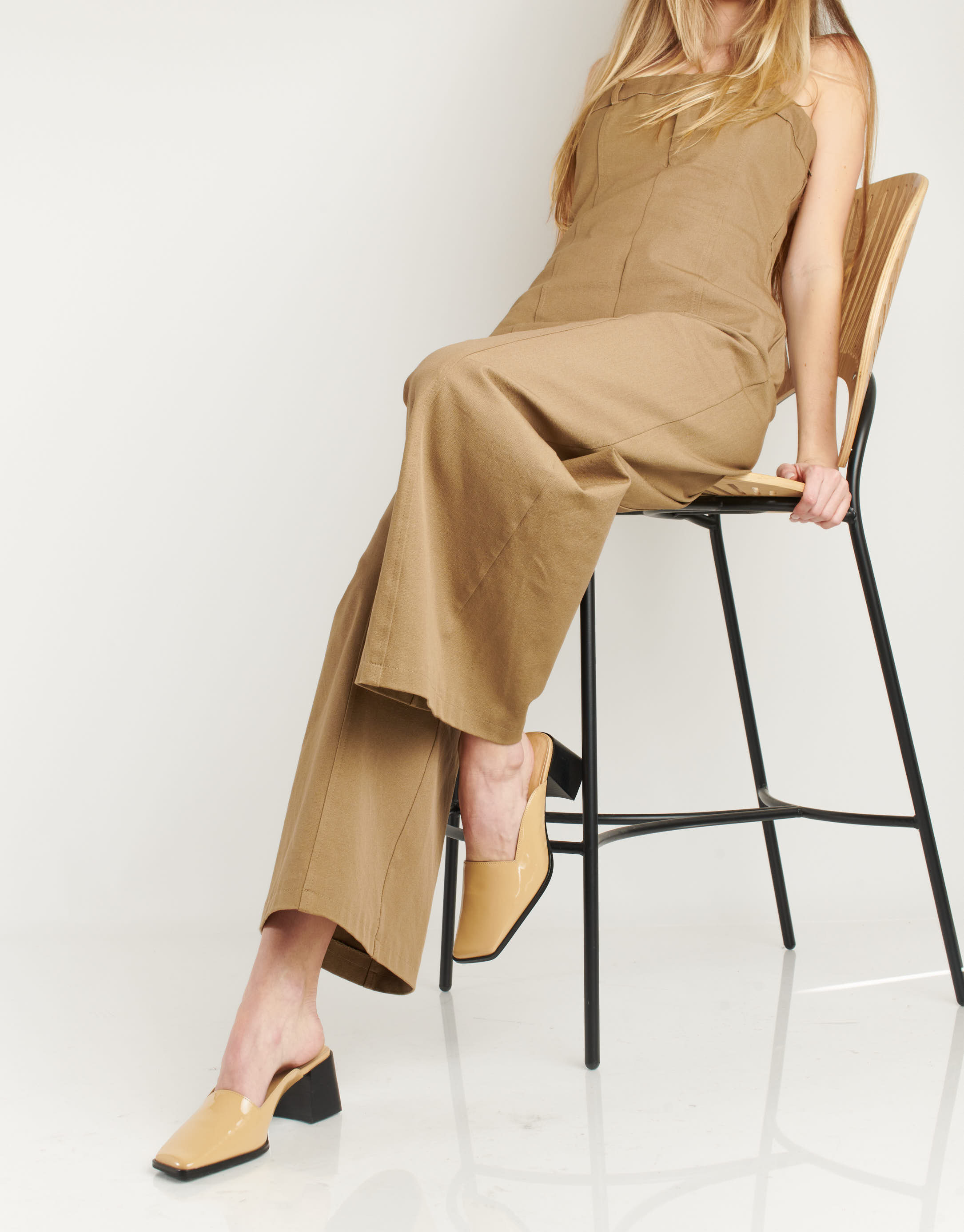 נעלי נשים - Jeffrey Campbell - כפכפי עקב סגורים SILKY - בז'3