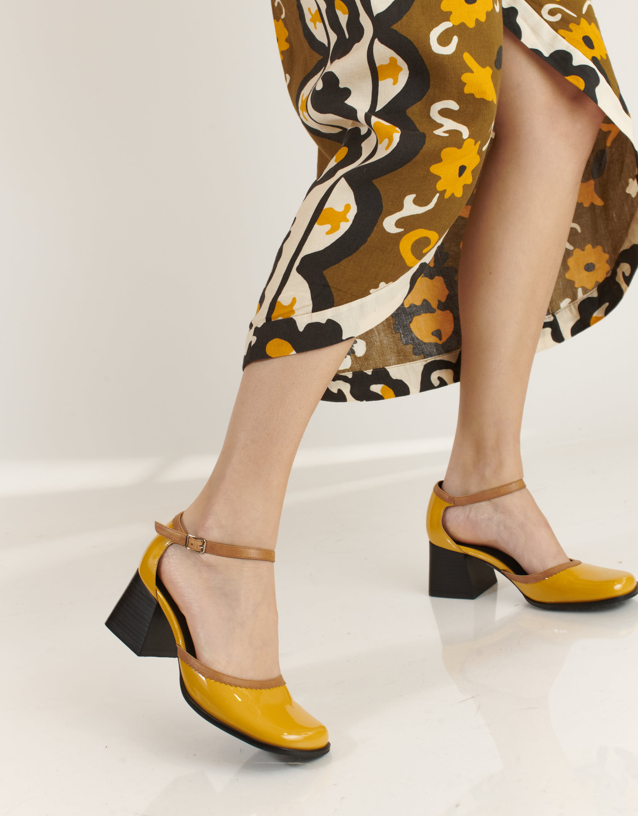 נעלי נשים - Jeffrey Campbell - נעלי בובה עם עקב SPELLING - צהוב3