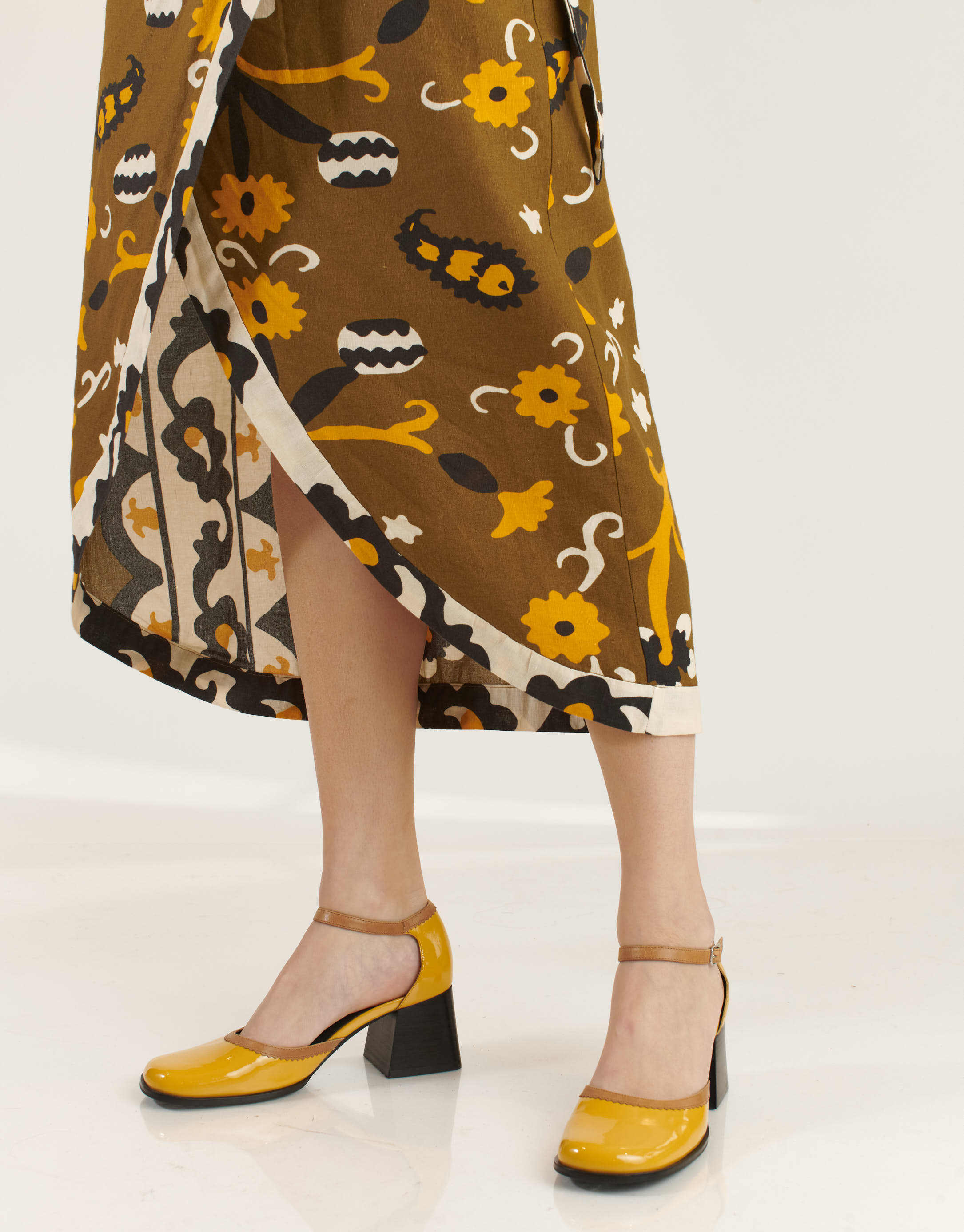 נעלי נשים - Jeffrey Campbell - נעלי בובה עם עקב SPELLING - צהוב4