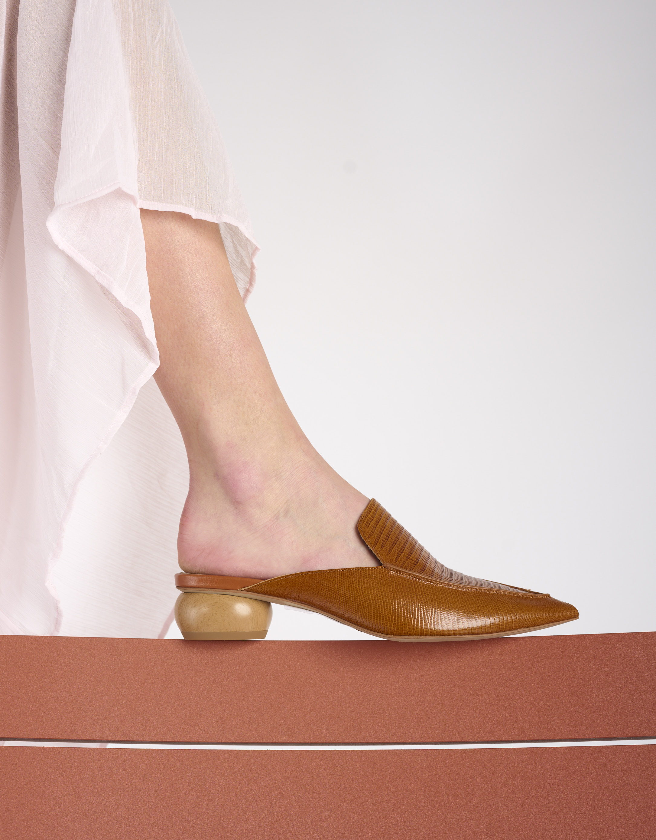 נעלי נשים - Jeffrey Campbell - כפכפי מיולז VIONIT - חום2