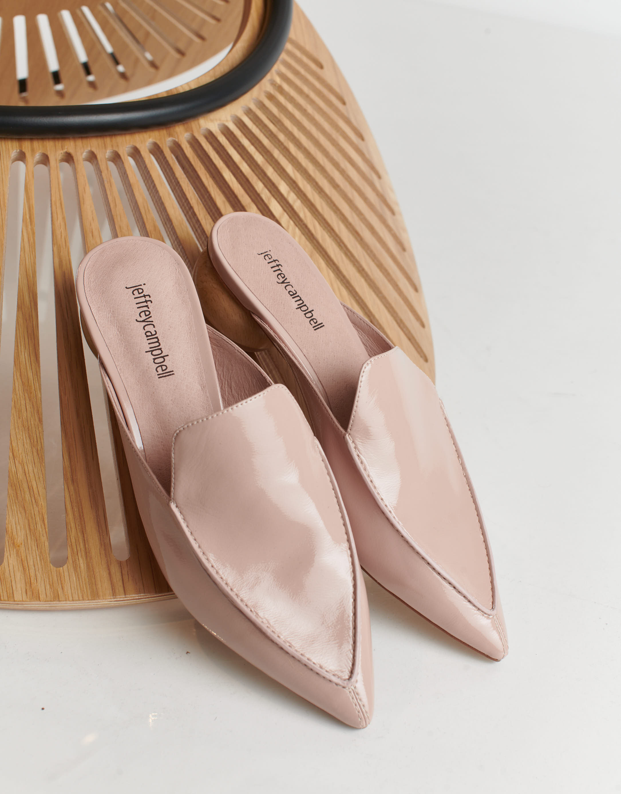 נעלי נשים - Jeffrey Campbell - כפכפי מיולז VIONIT מבריקו - ורוד4