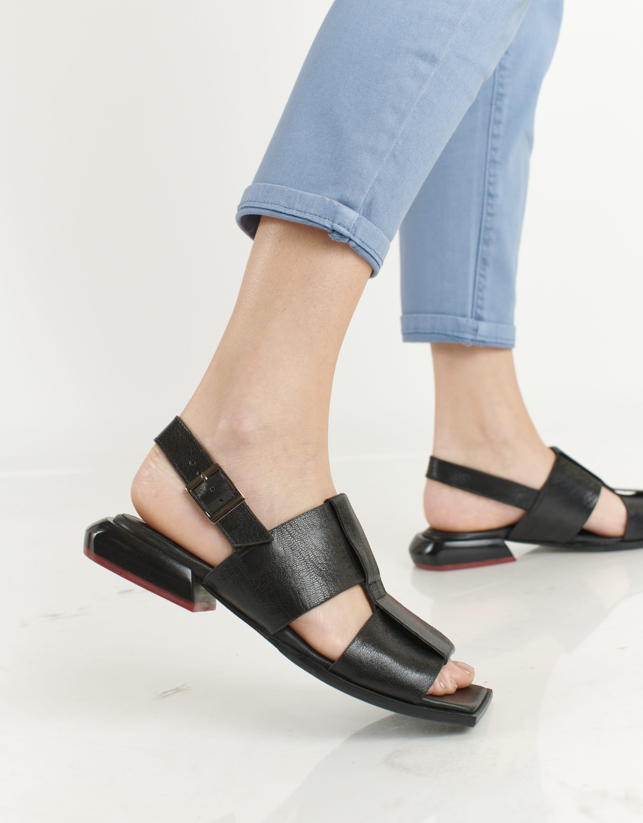 נעלי נשים - Yuko Imanishi - סנדלים מעור ASA - שחור3