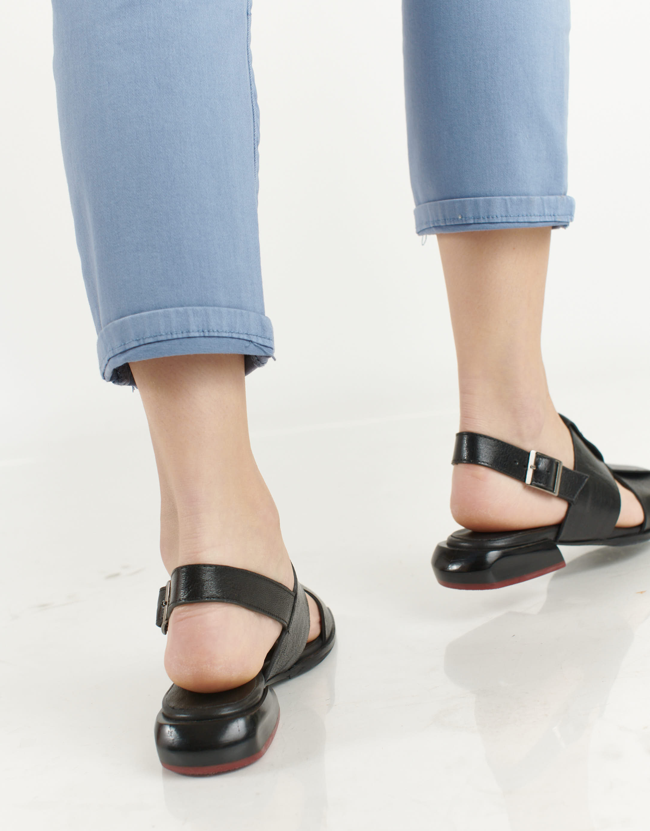 נעלי נשים - Yuko Imanishi - סנדלים מעור ASA - שחור4