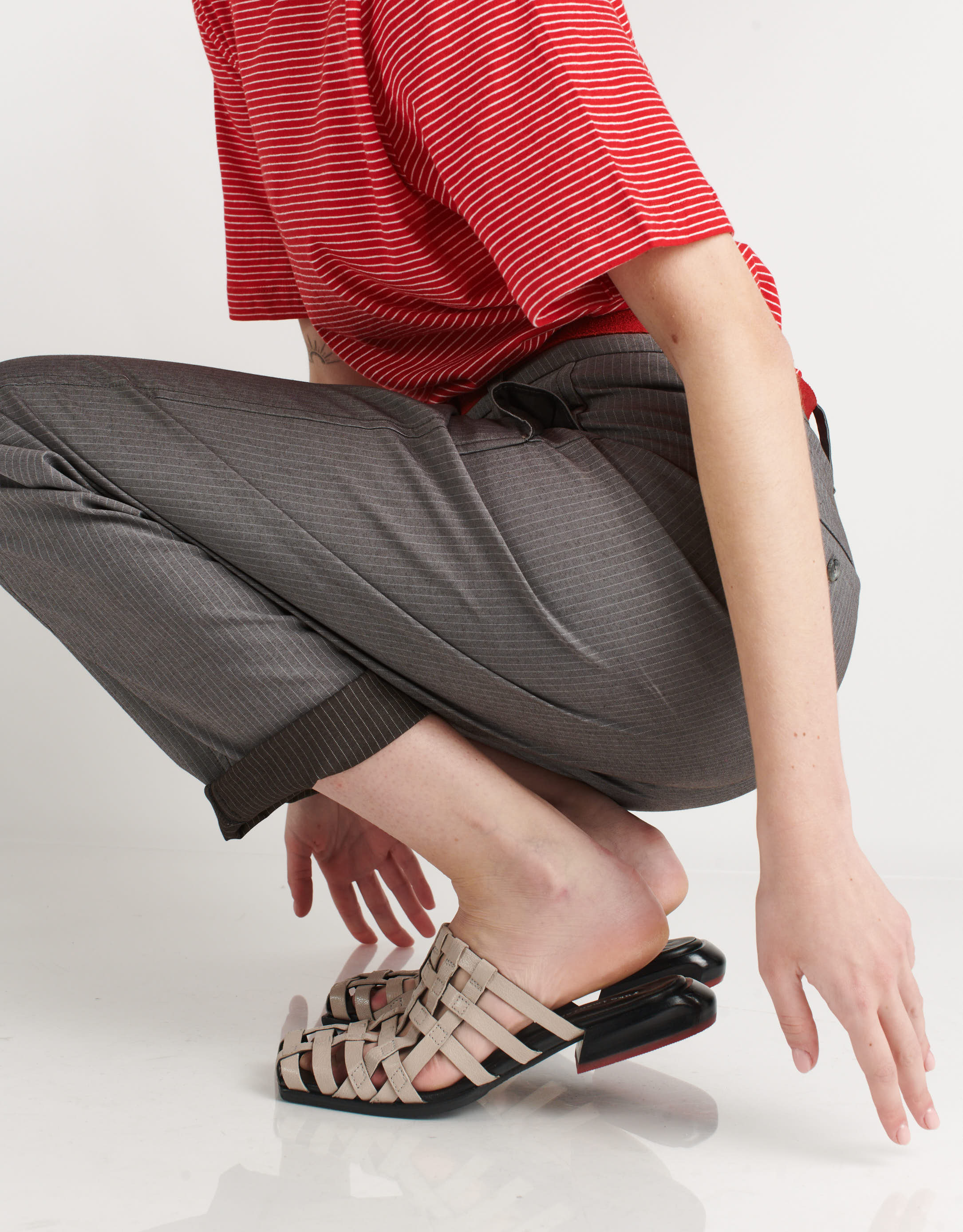 נעלי נשים - Yuko Imanishi - כפכפים קלועים SYURI - אפור בהיר4