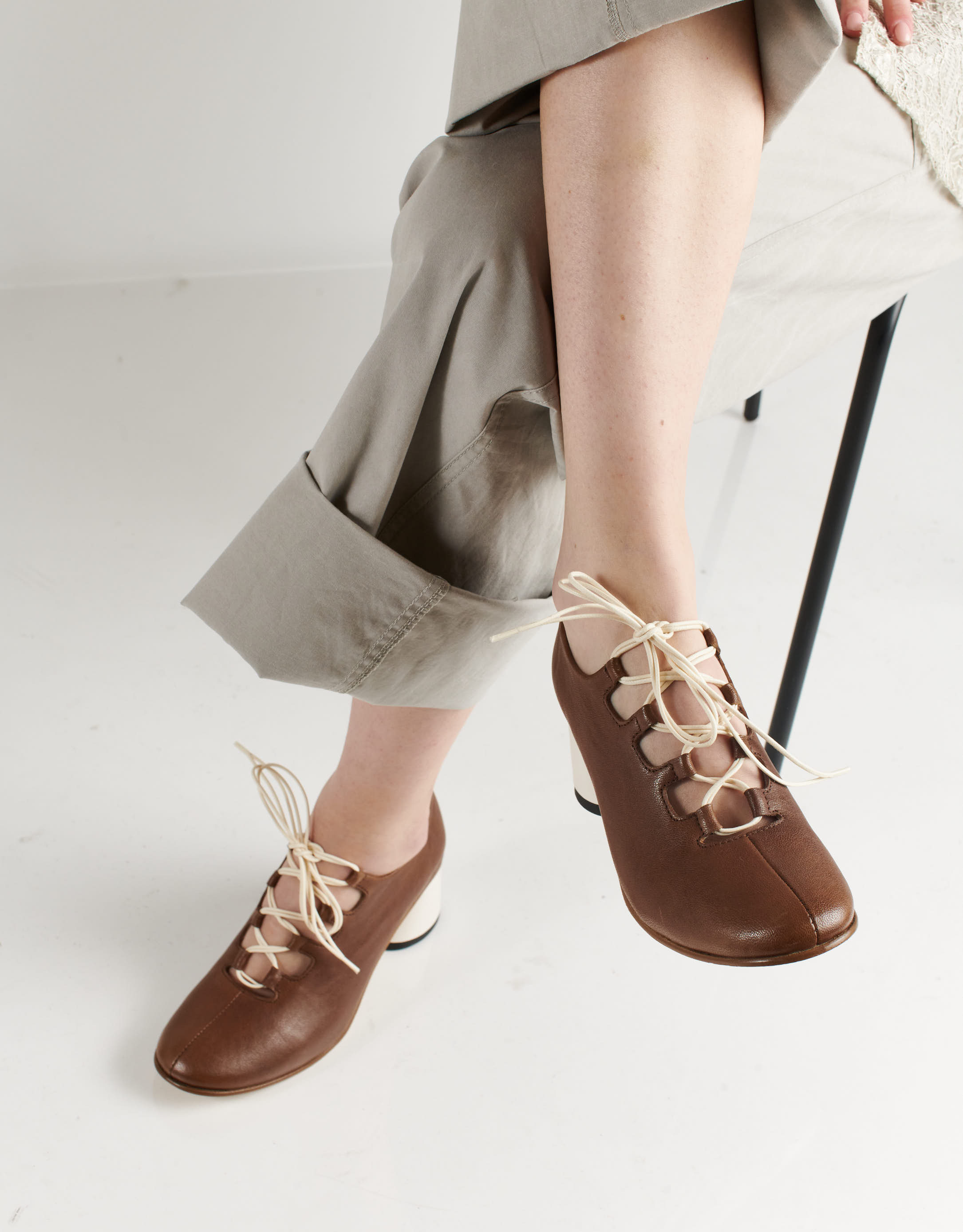 נעלי נשים - Ernesto Dolani - נעלי עקב עם שרוכים TEREZA - חום2