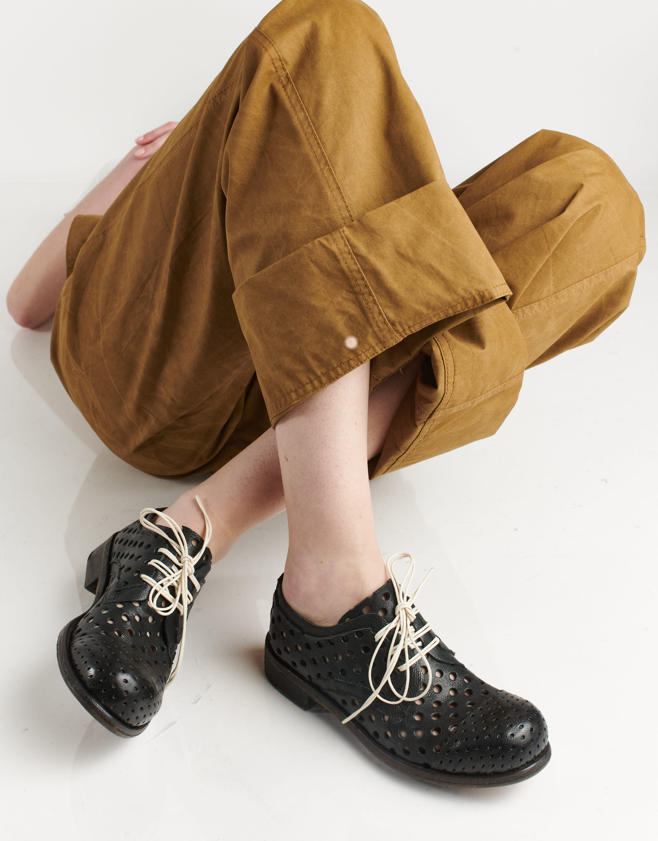 נעלי נשים - Ernesto Dolani - נעלי אוקספורד מחוררות  LU - שחור4